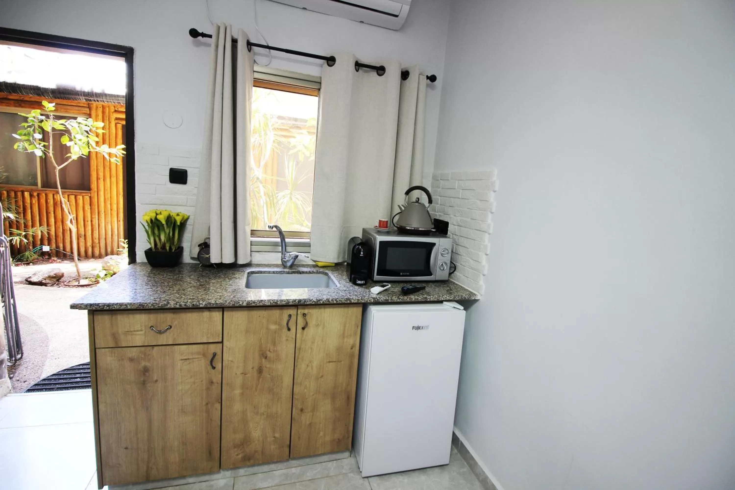 Living room in Sunset Inn