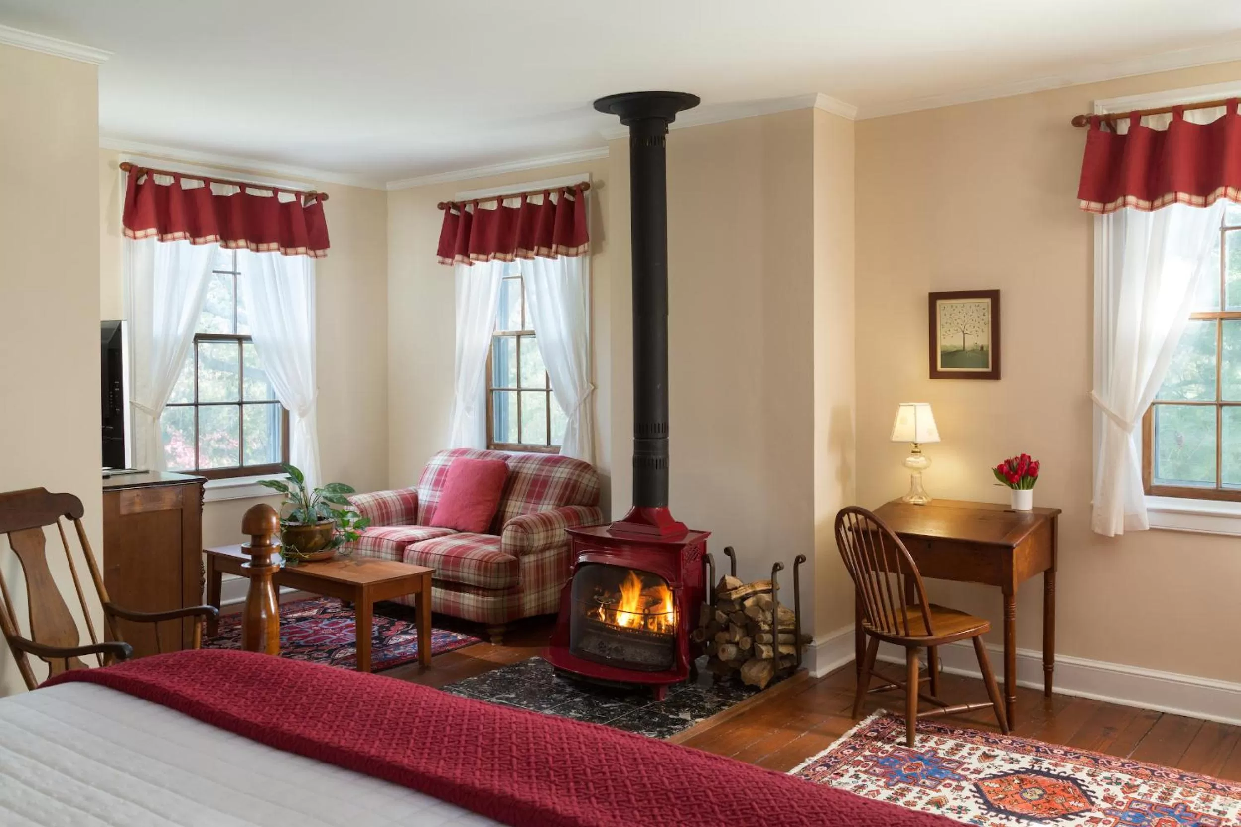 Bedroom, Seating Area in Brampton Bed and Breakfast Inn