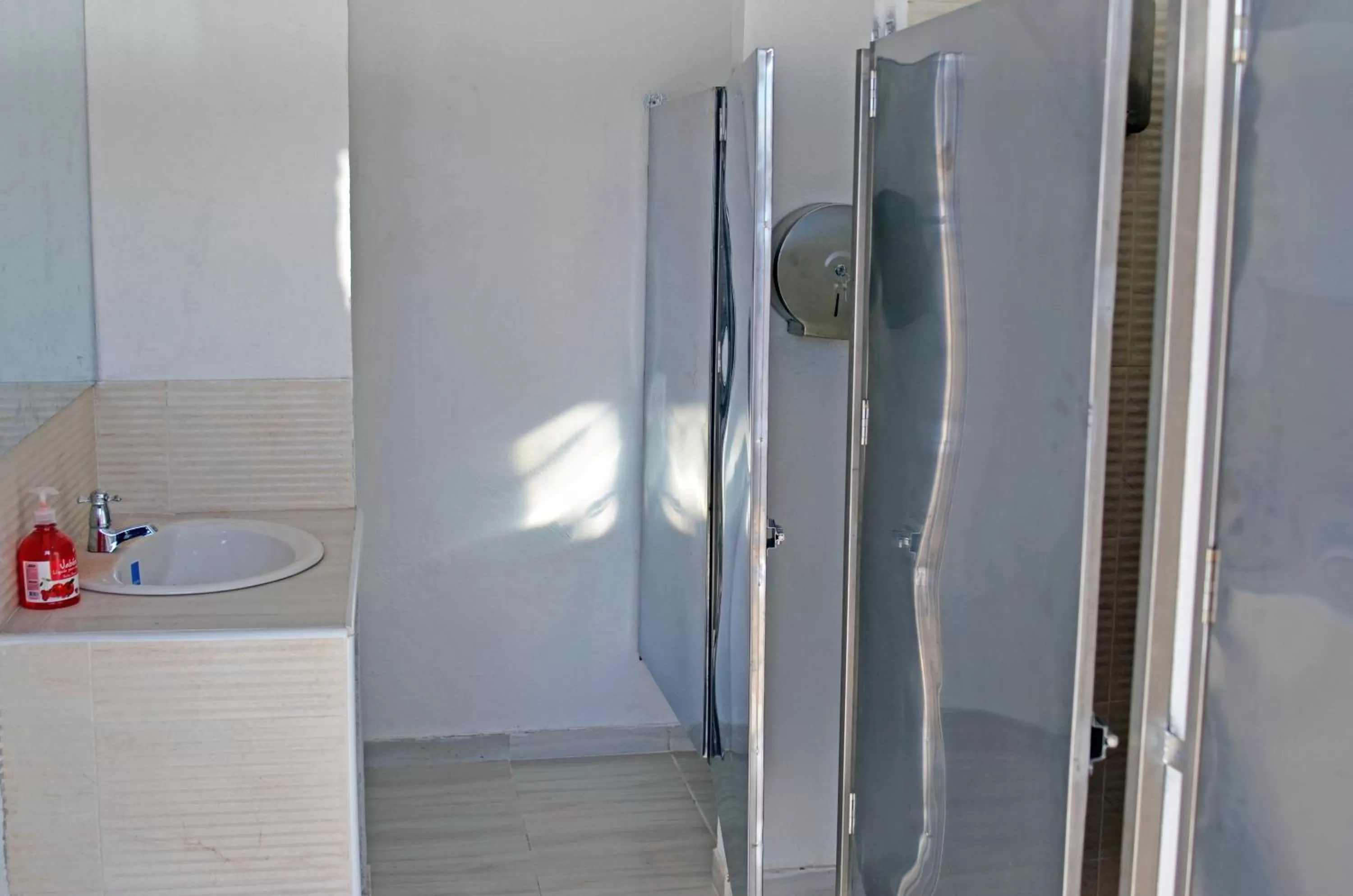 Bathroom in Faro de Alejandría Hostel
