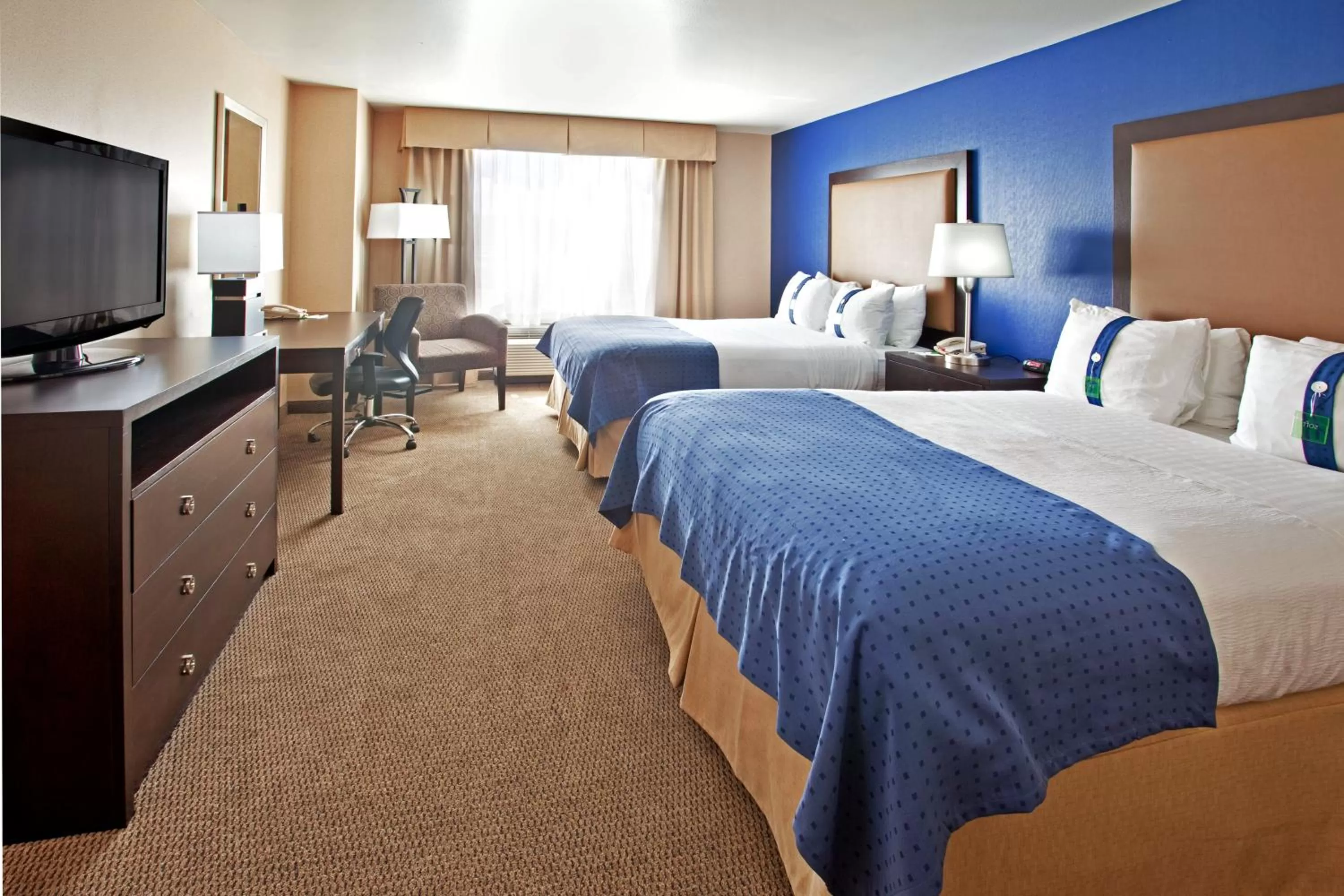 Photo of the whole room, Bed in Holiday Inn & Suites Phoenix Airport by IHG