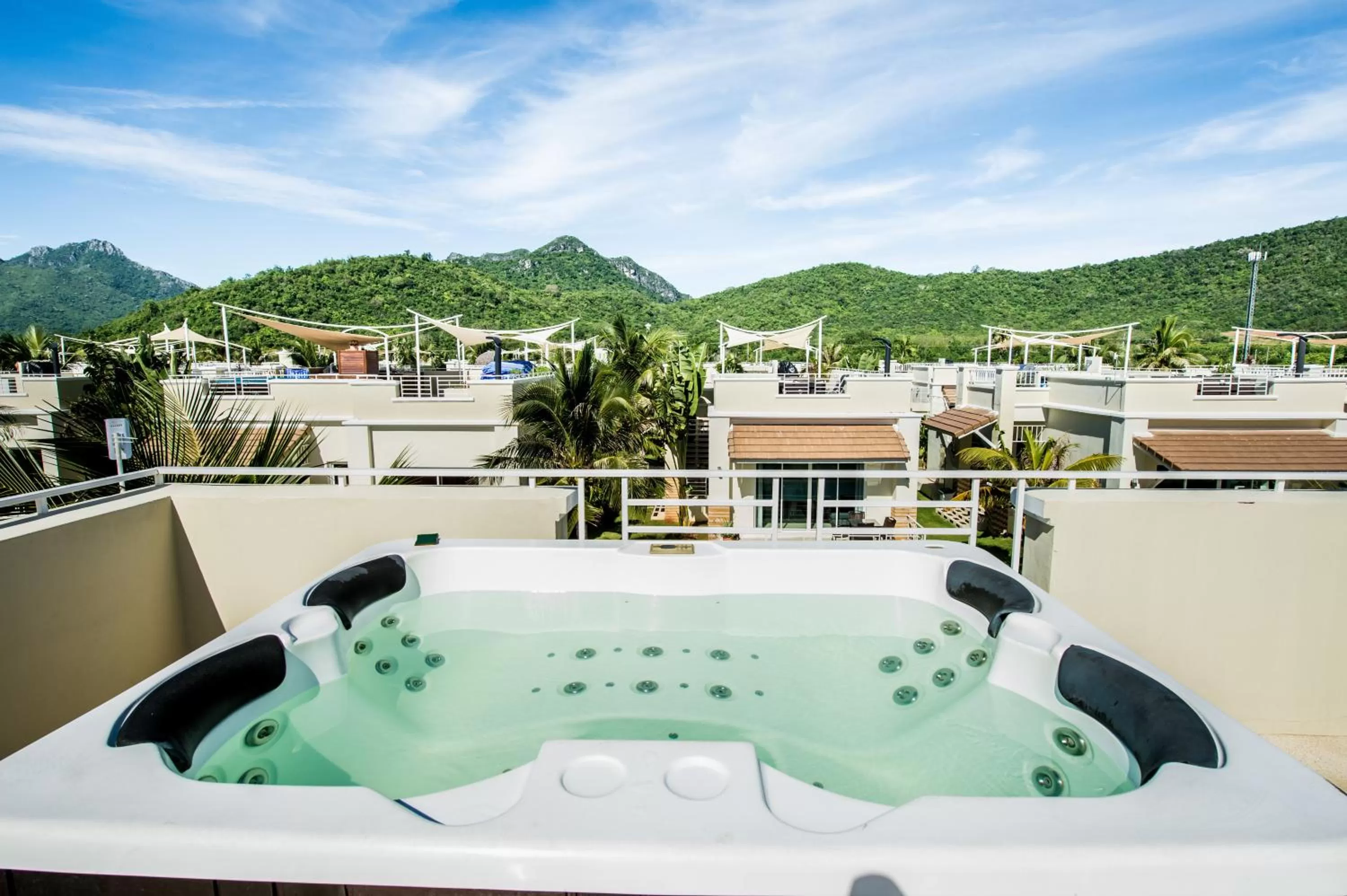 Hot Tub in Oriental Beach Pearl Resort