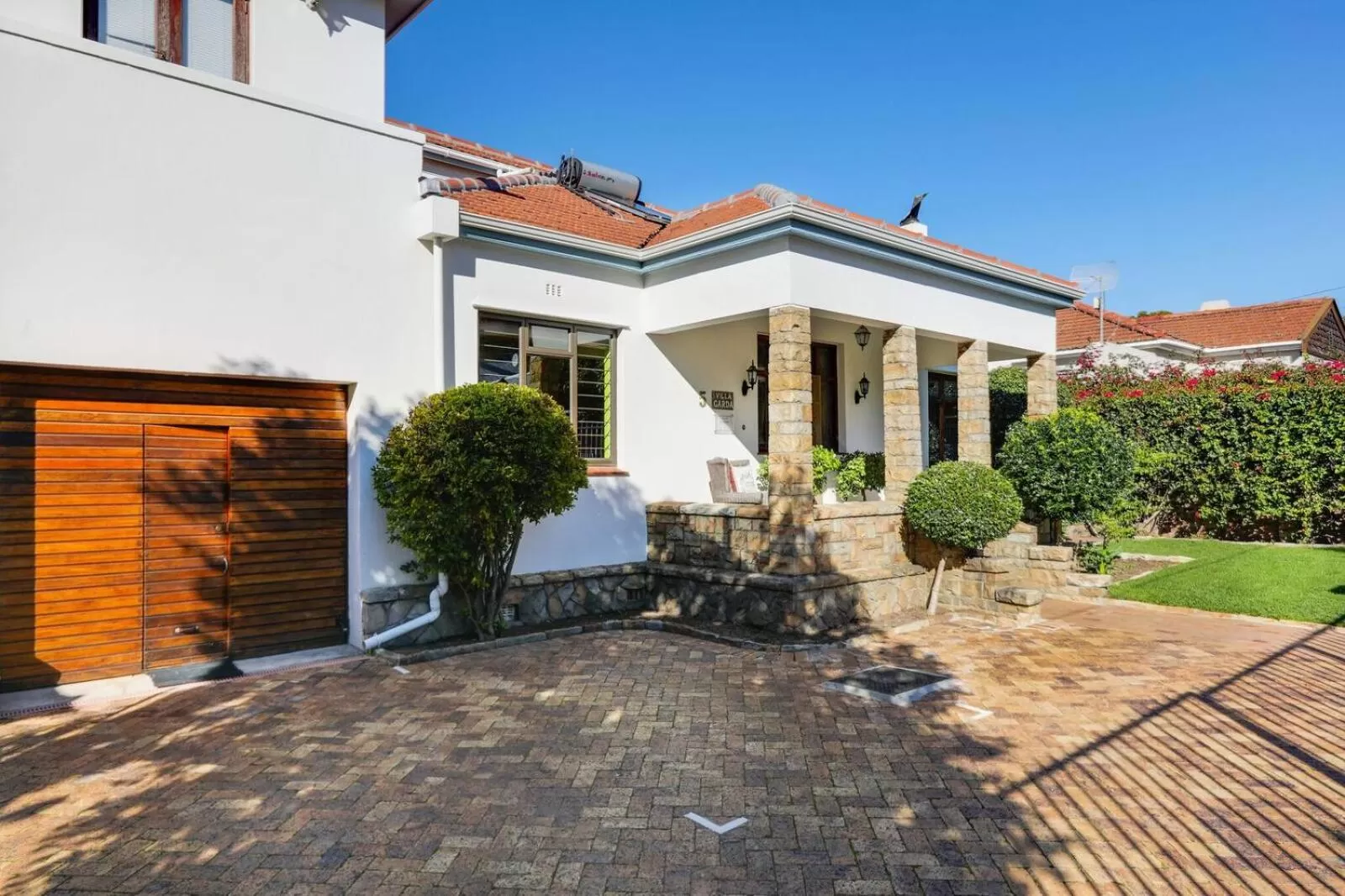 Property building in Villa Garda B&B