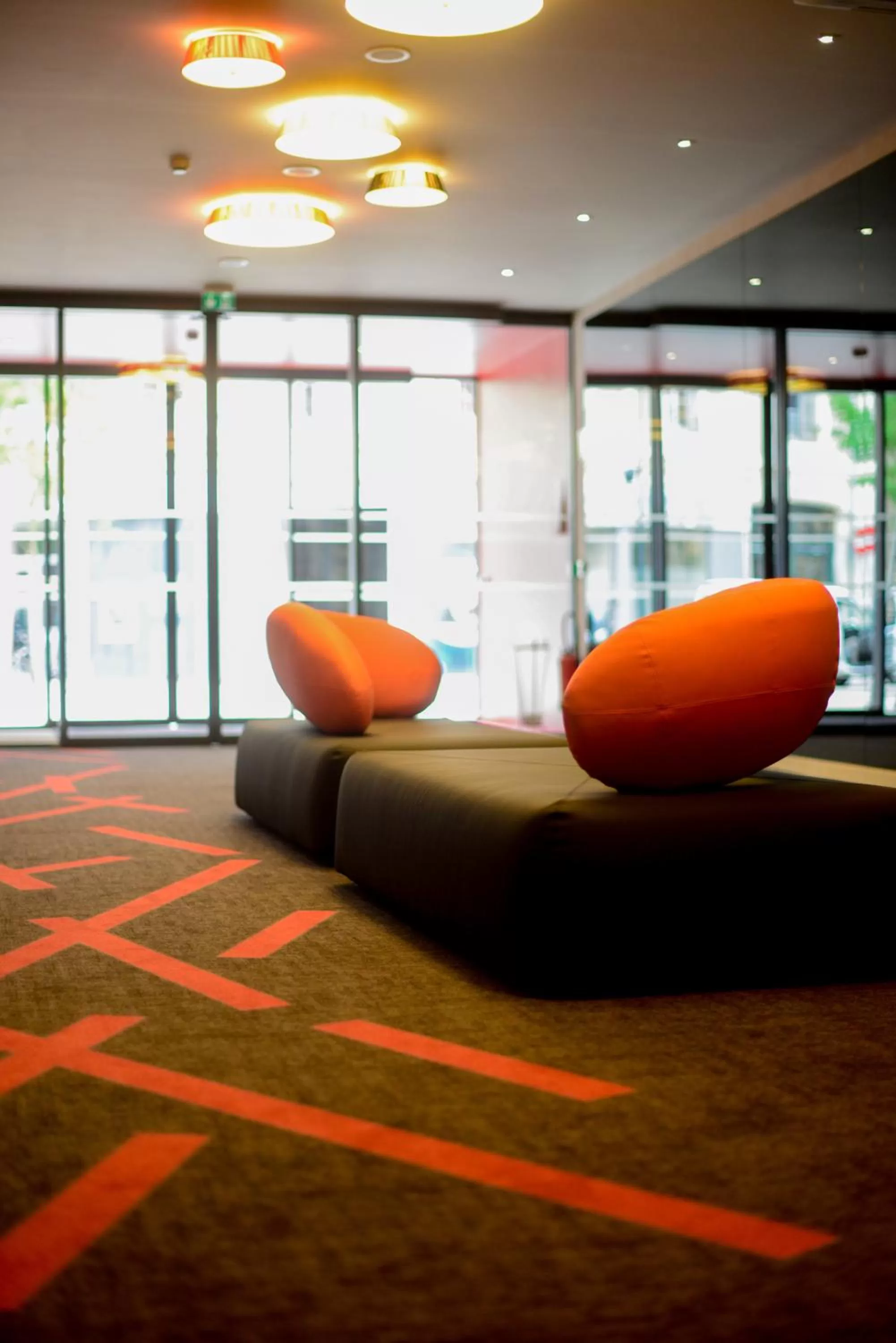 Lobby or reception in ibis Styles Poitiers Centre