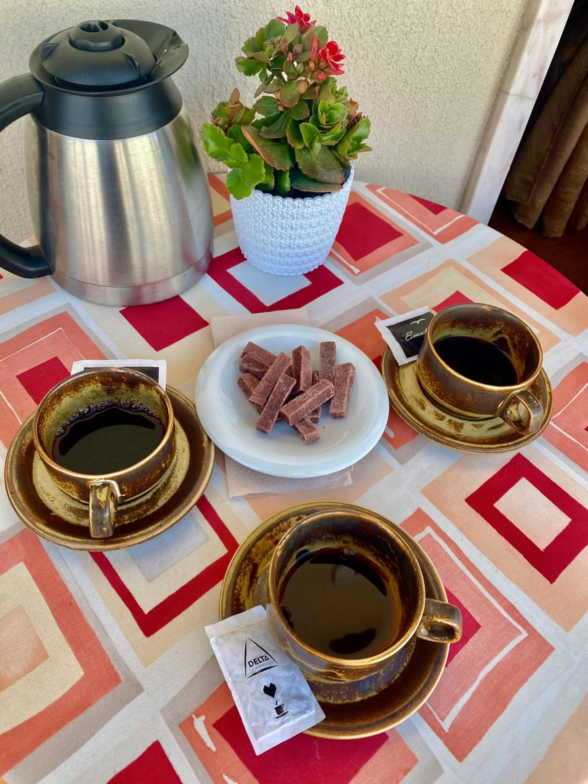 Communal lounge/ TV room in Spray B&B Sitio in Nazare Mini bar, European style