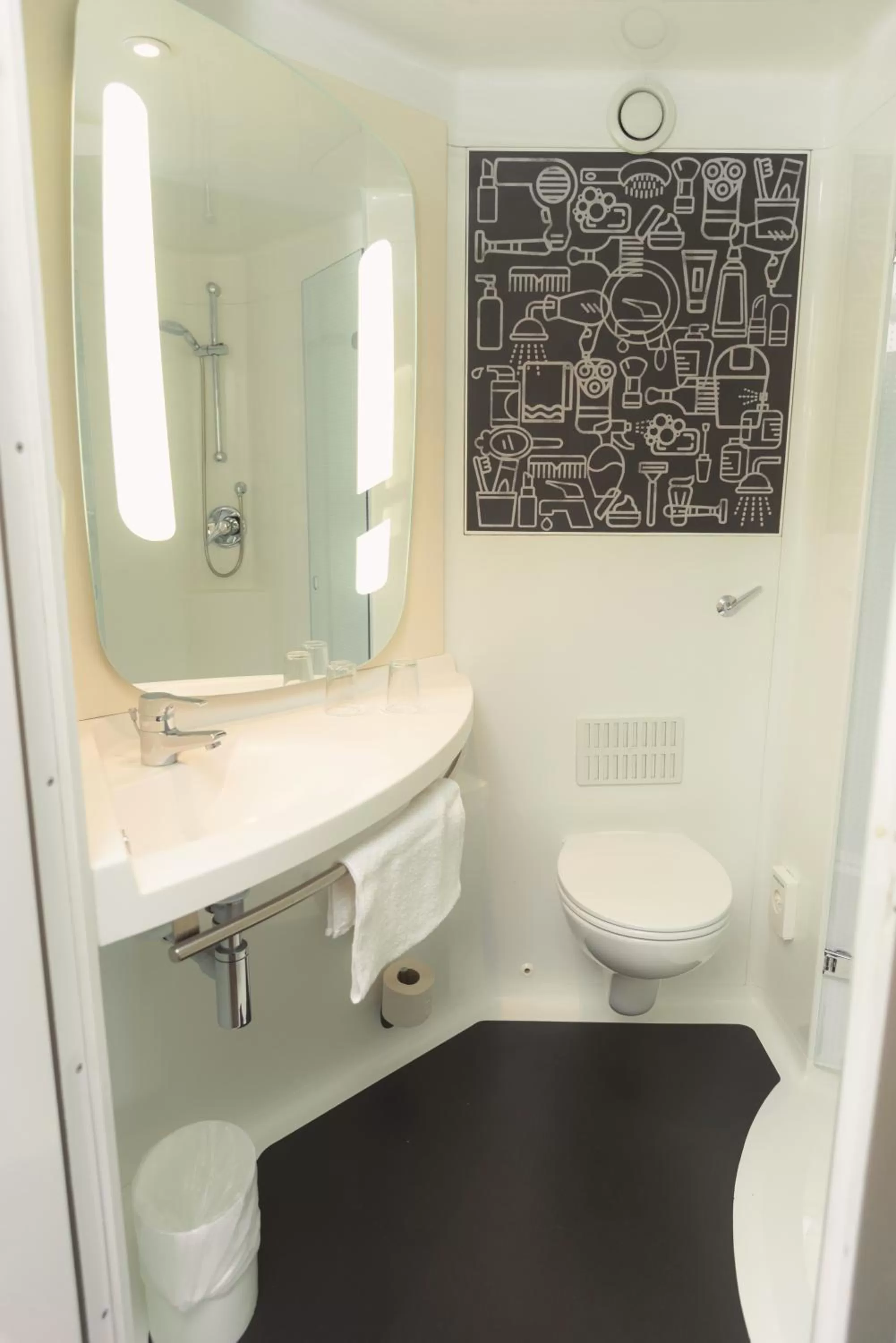 Shower in ibis Glasgow City Centre – Sauchiehall St