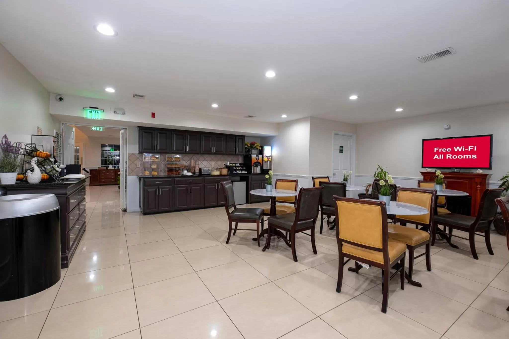 Breakfast in Red Roof Inn & Suites Wilson