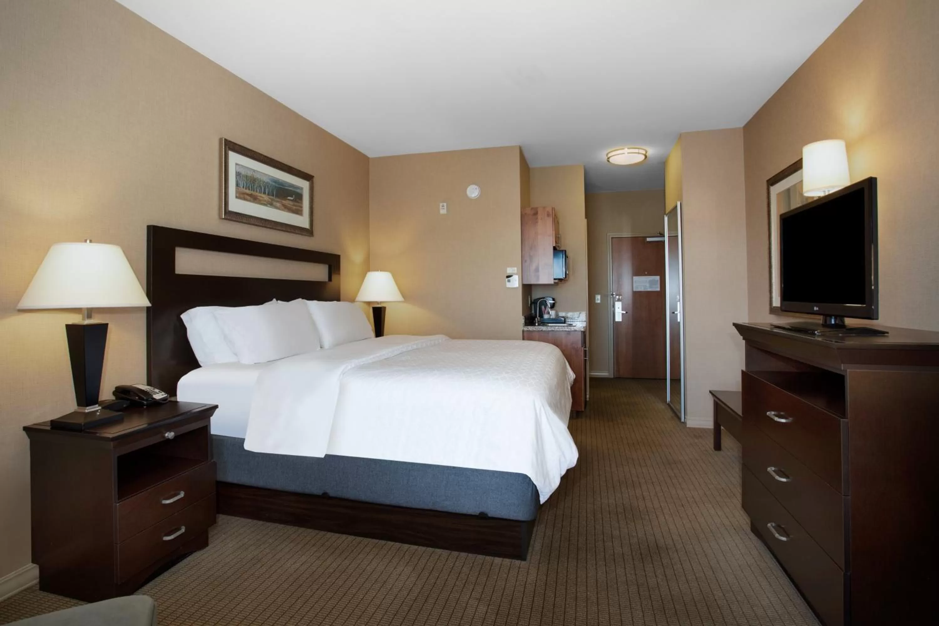 Photo of the whole room, Bed in Holiday Inn Laramie by IHG