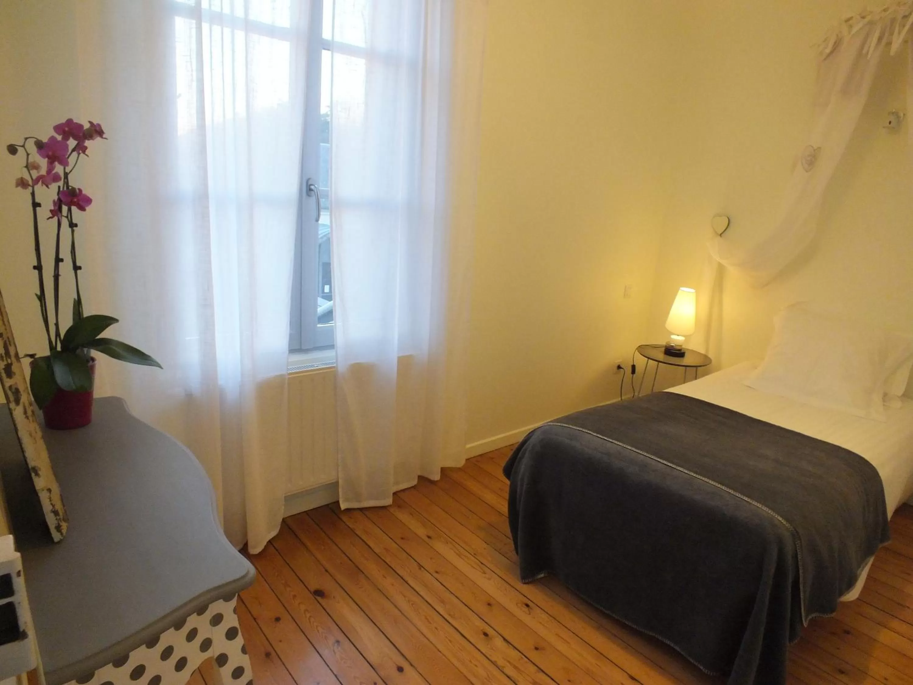 Photo of the whole room, Bed in A la Fleur de Lys