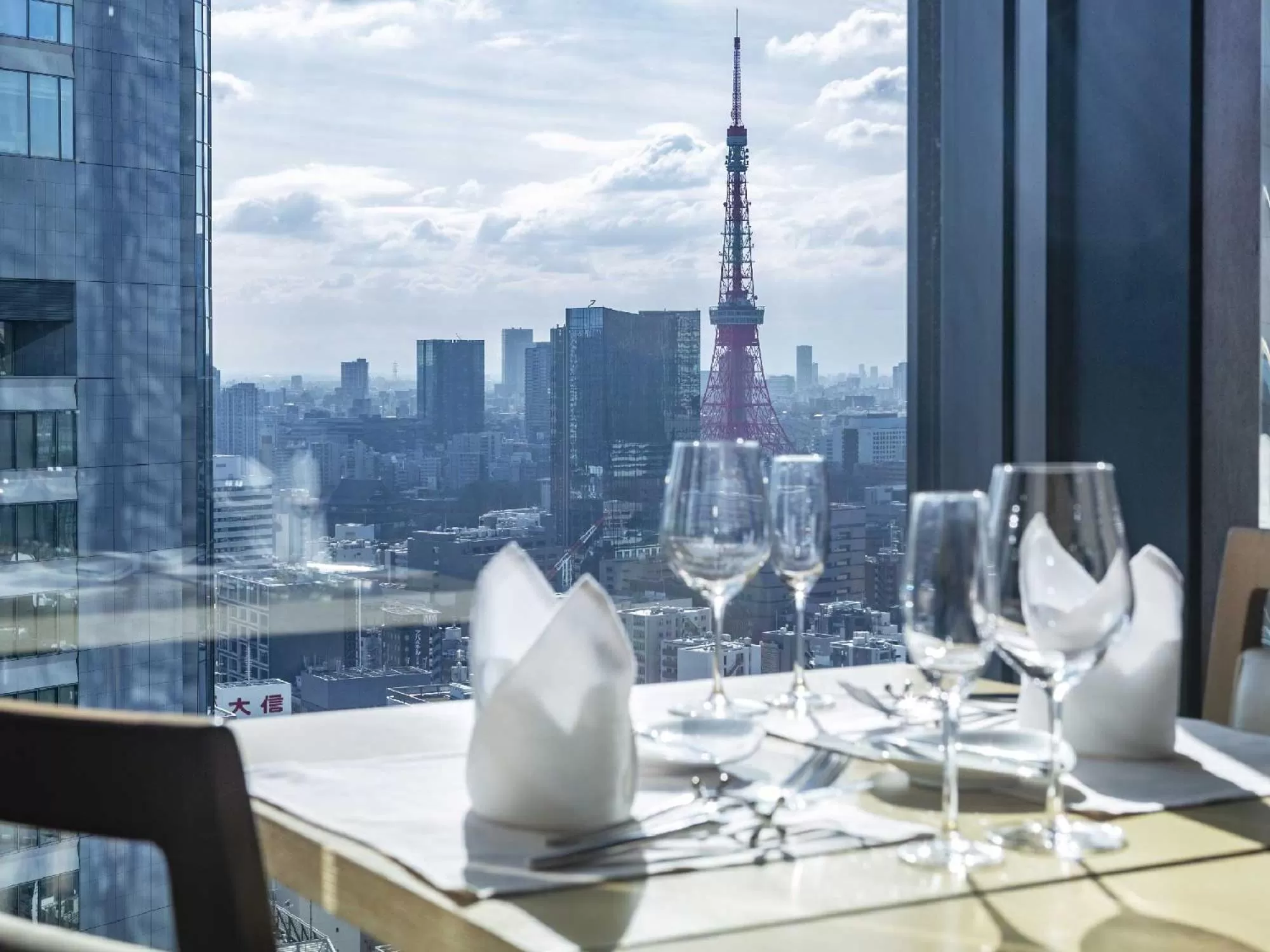 Restaurant/places to eat in The Royal Park Hotel Iconic Tokyo Shiodome