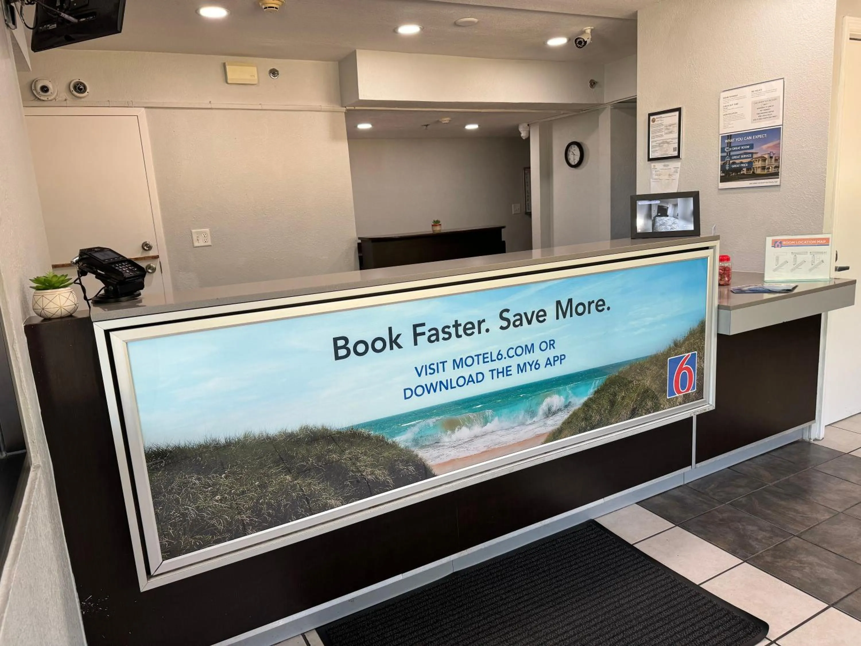 Lobby or reception in Motel 6-Bradenton, FL