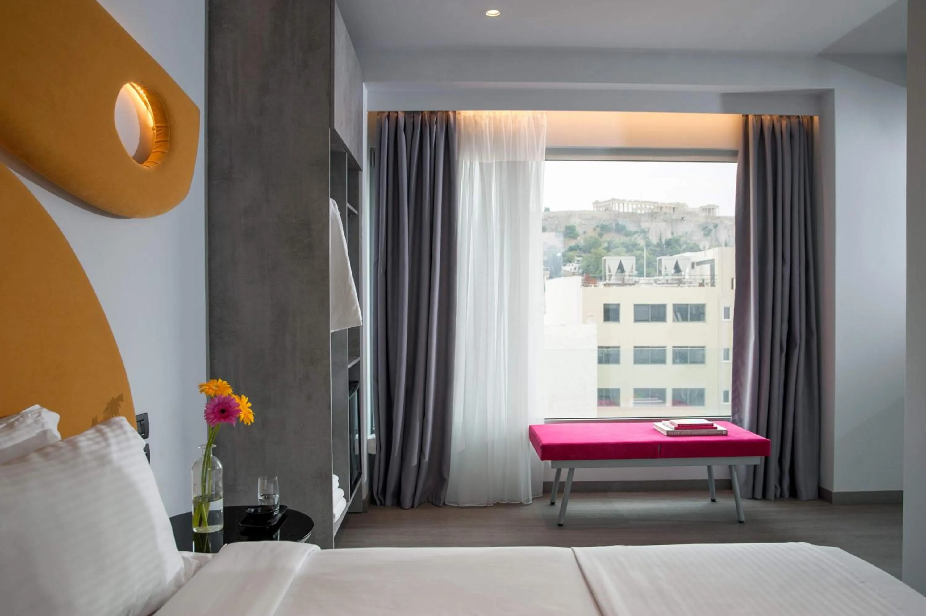 Photo of the whole room, Bed in Athens Utopia Ermou