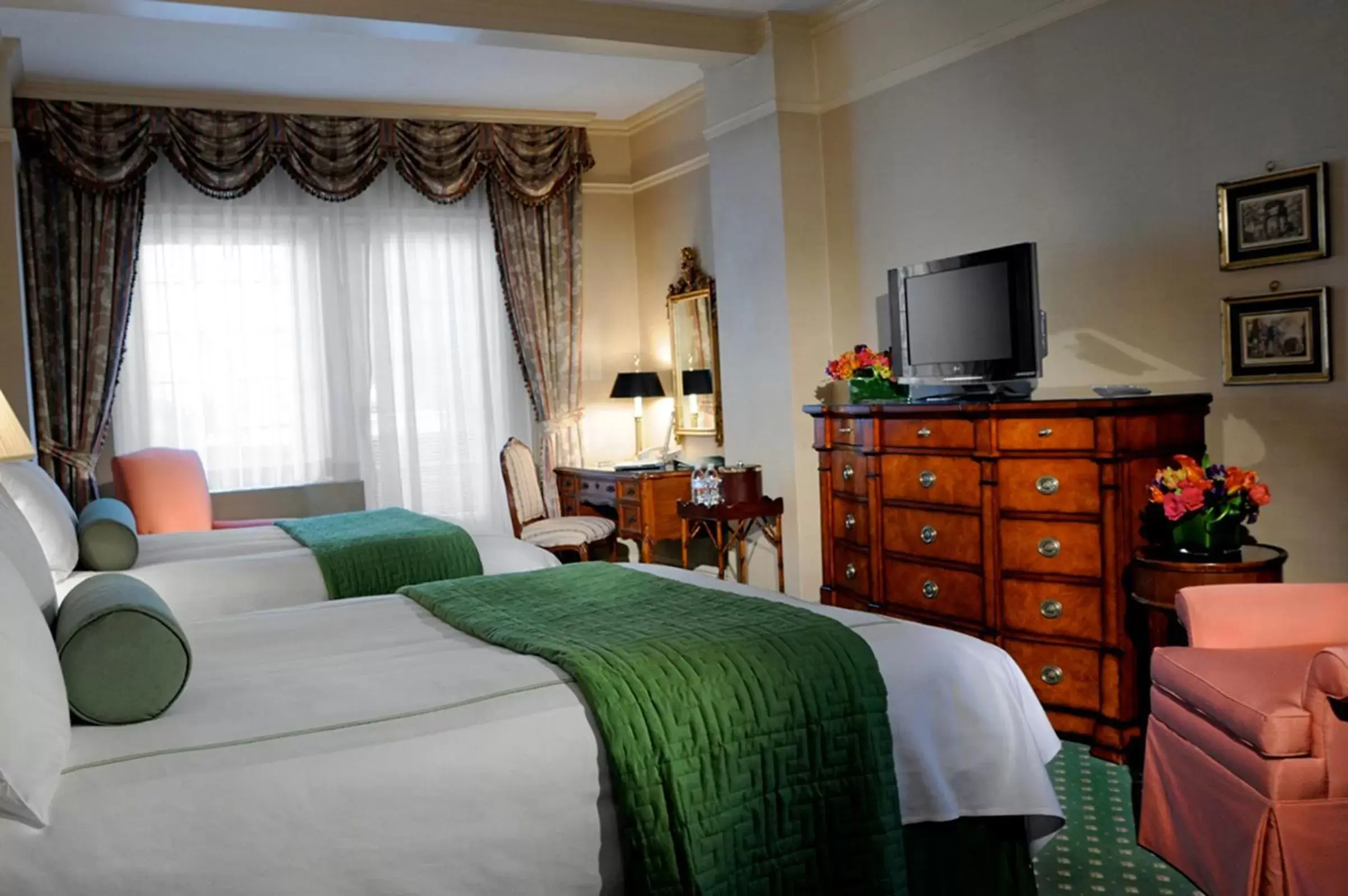 Deluxe Double Room with Two Double Beds in Hotel Elysee by Library Hotel Collection Deluxe Double Room with Two Double Beds in Hotel Elysee by Library Hotel Collection