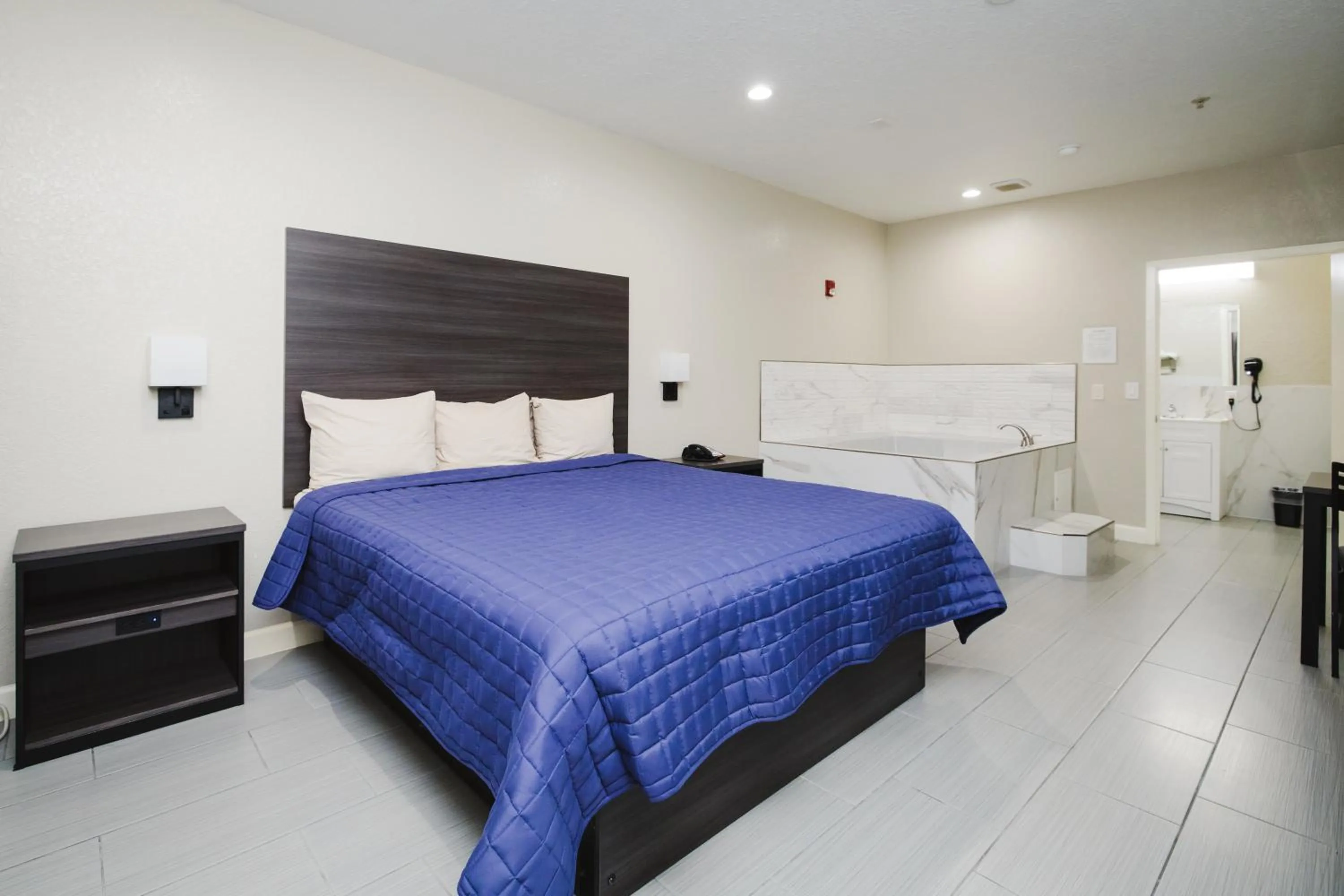 Bed in Winchester Inn and Suites Humble/IAH/North Houston