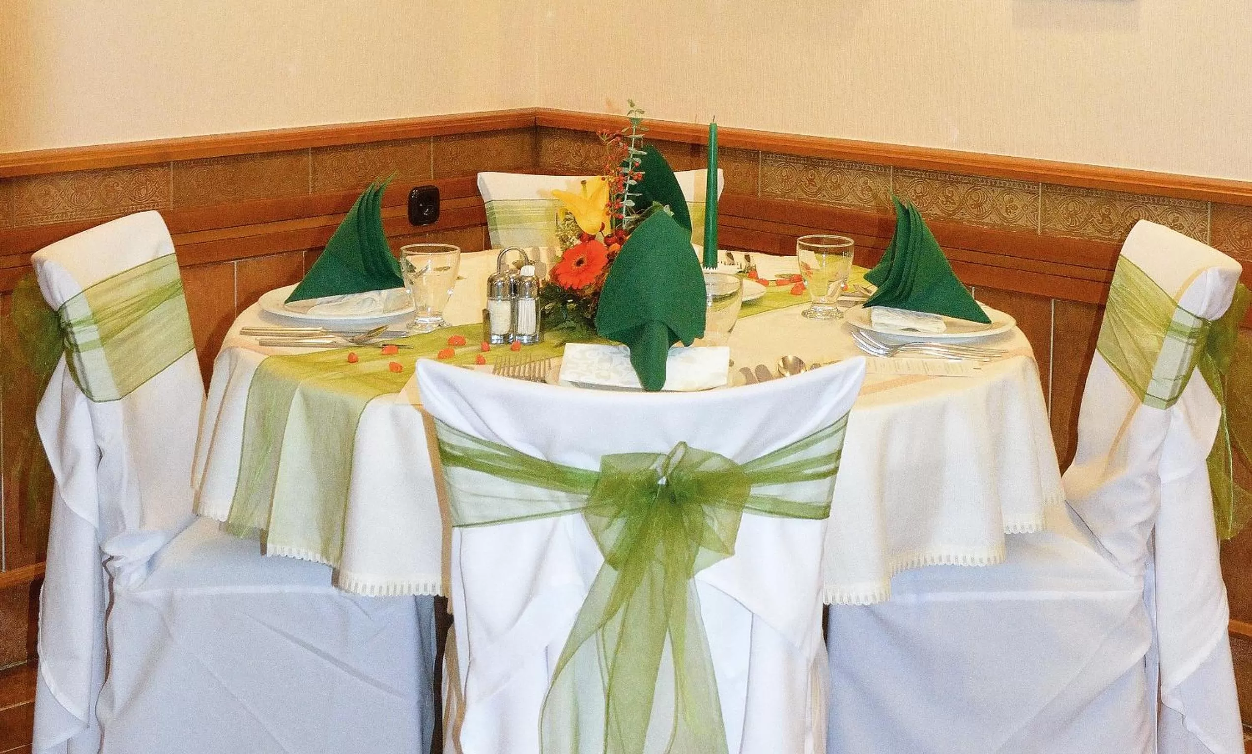 Restaurant/places to eat in Vadászkürt Panzió