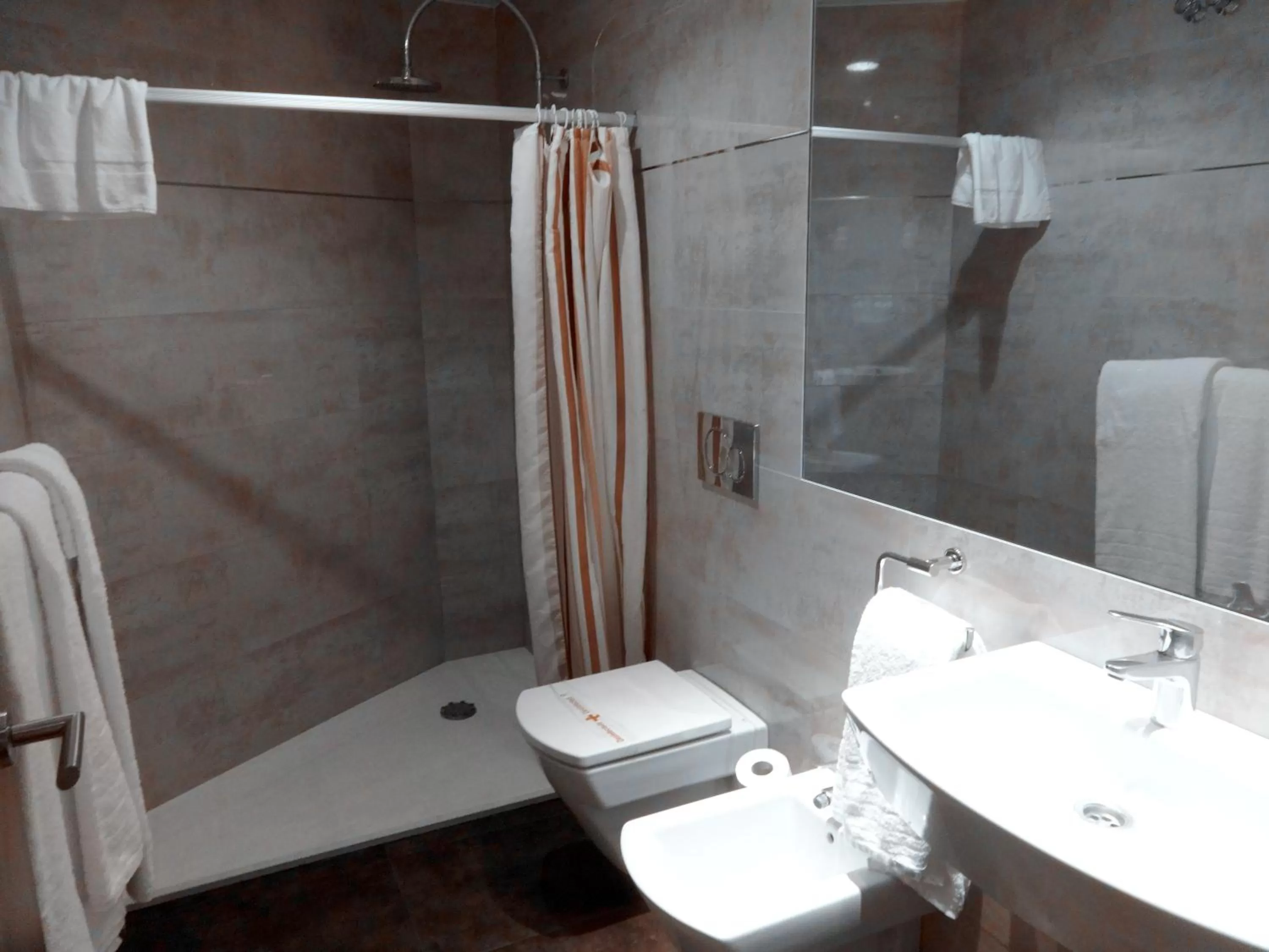 Shower in Hotel Lloret Ramblas