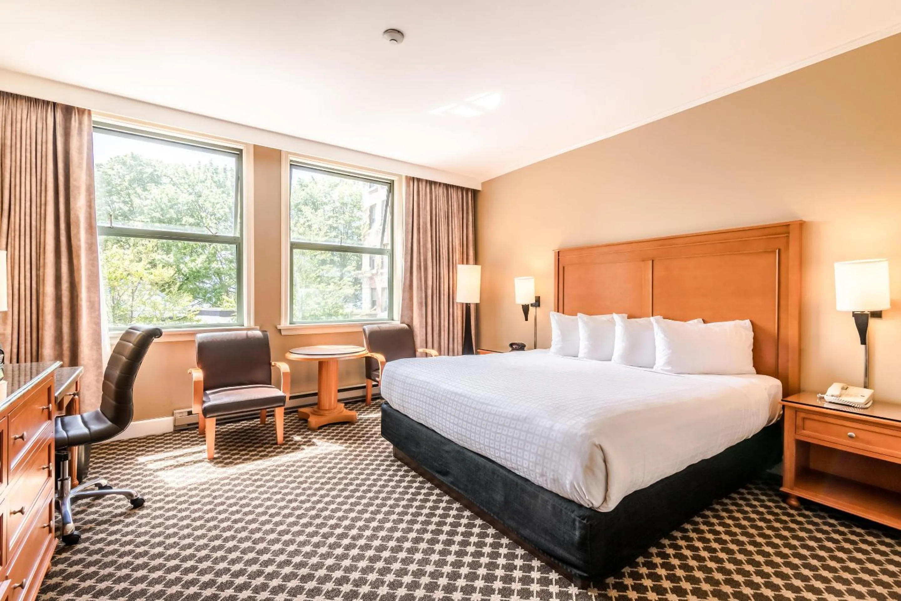 Photo of the whole room, Bed in The Sylvia Hotel