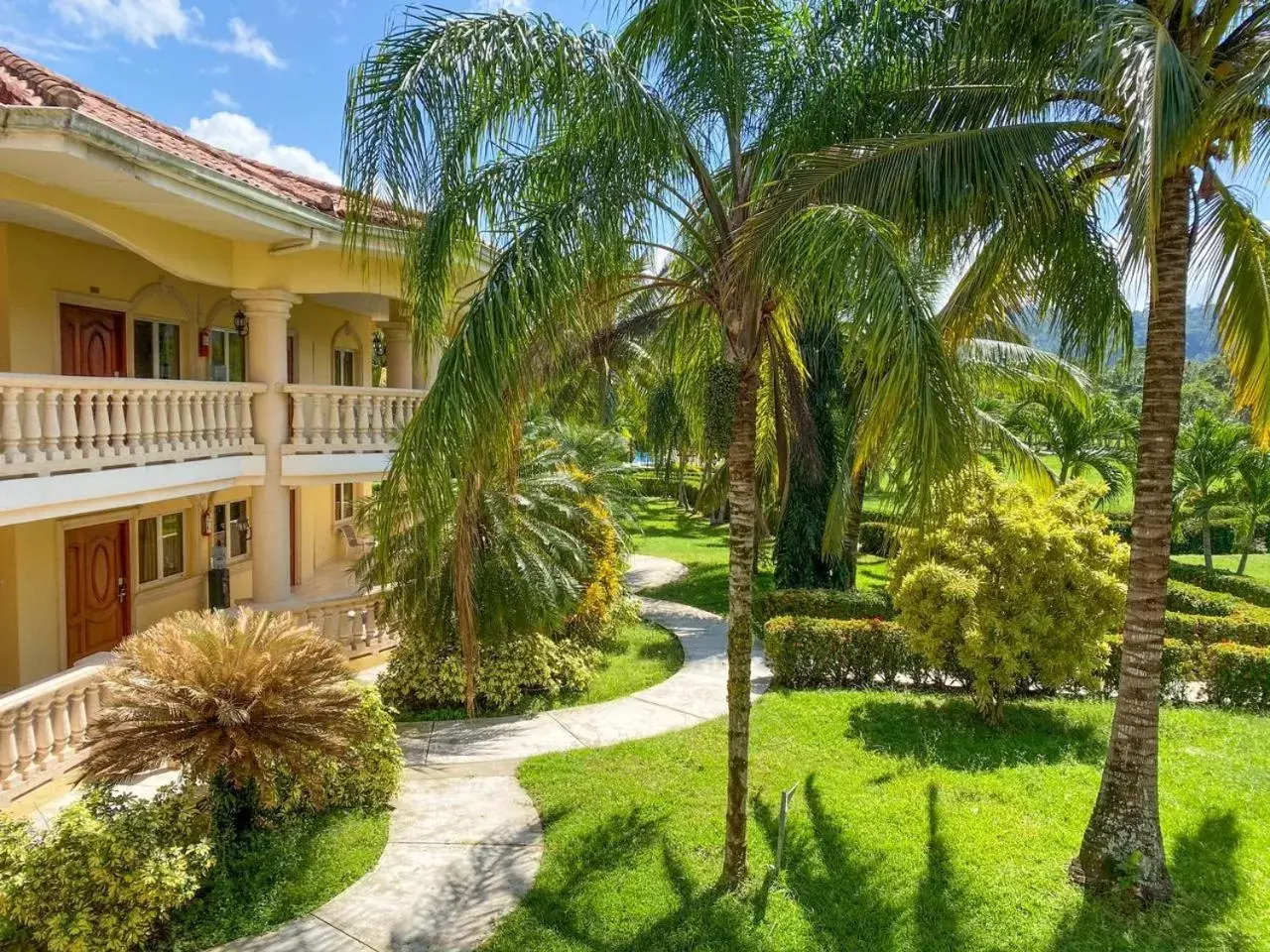 Deluxe Family Room in La Ensenada Beach Resort Deluxe Family Room in La Ensenada Beach Resort