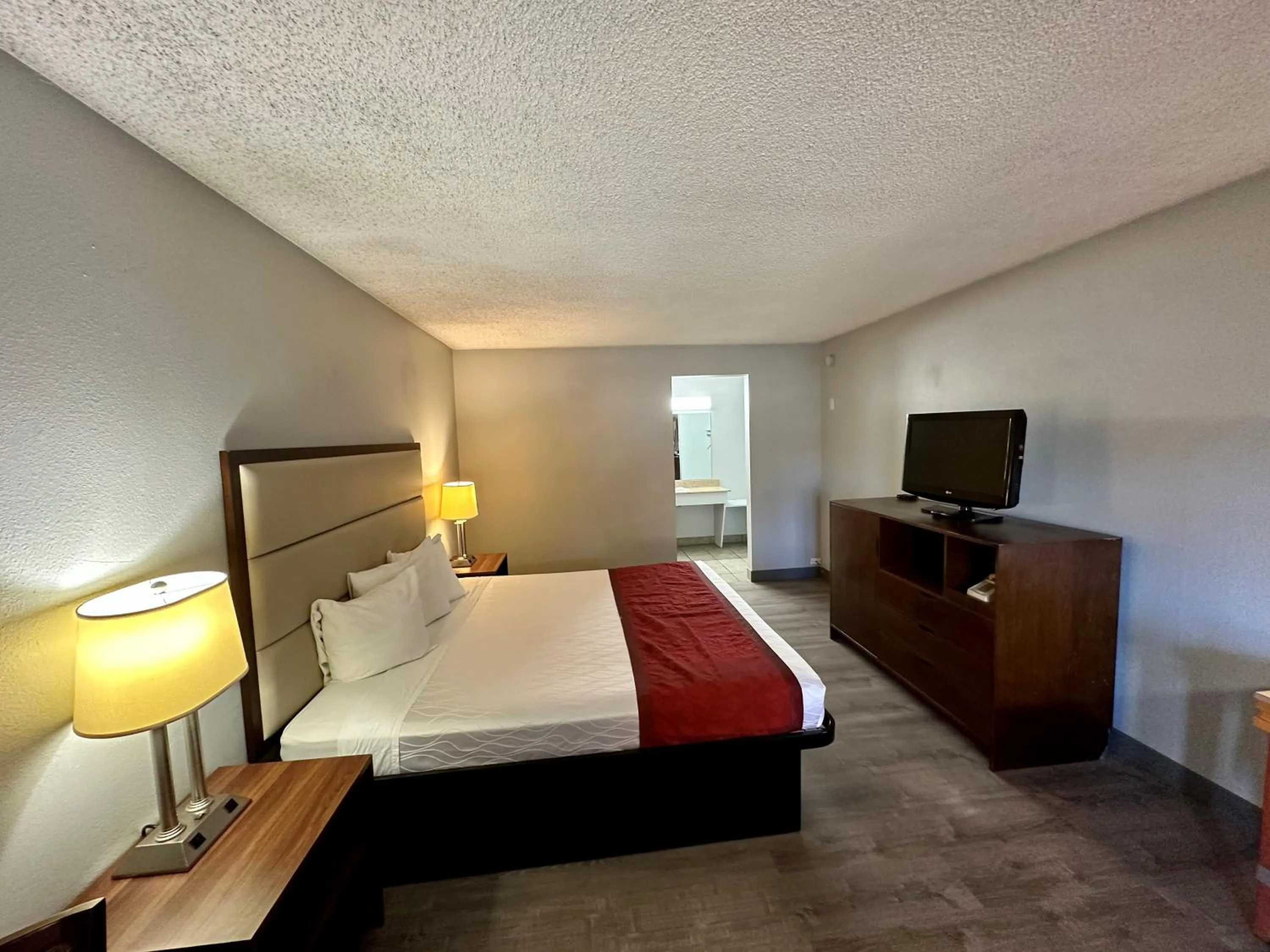 Bed in Silver Queen Inn