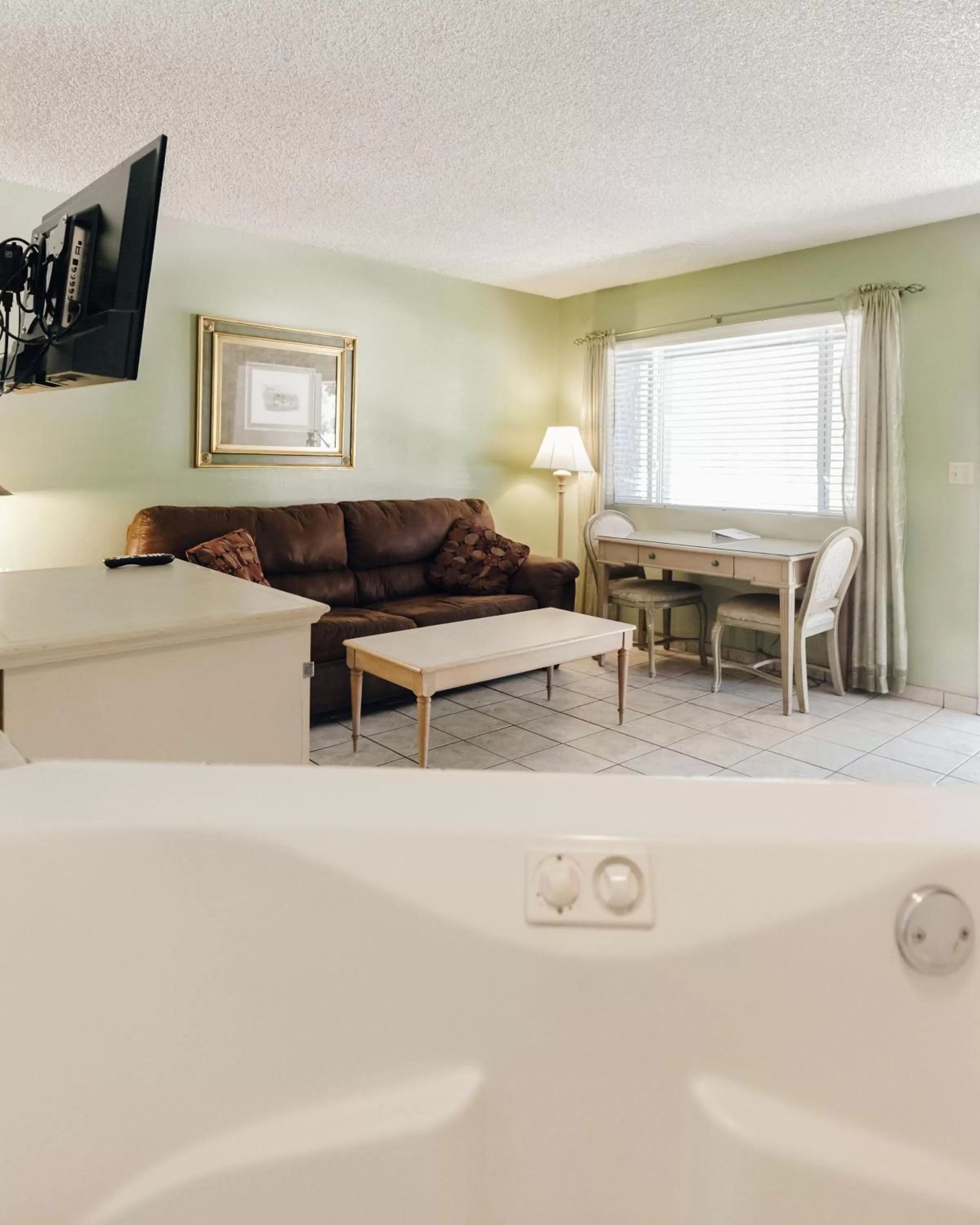 Seating Area in Vintage Lakeside Inn