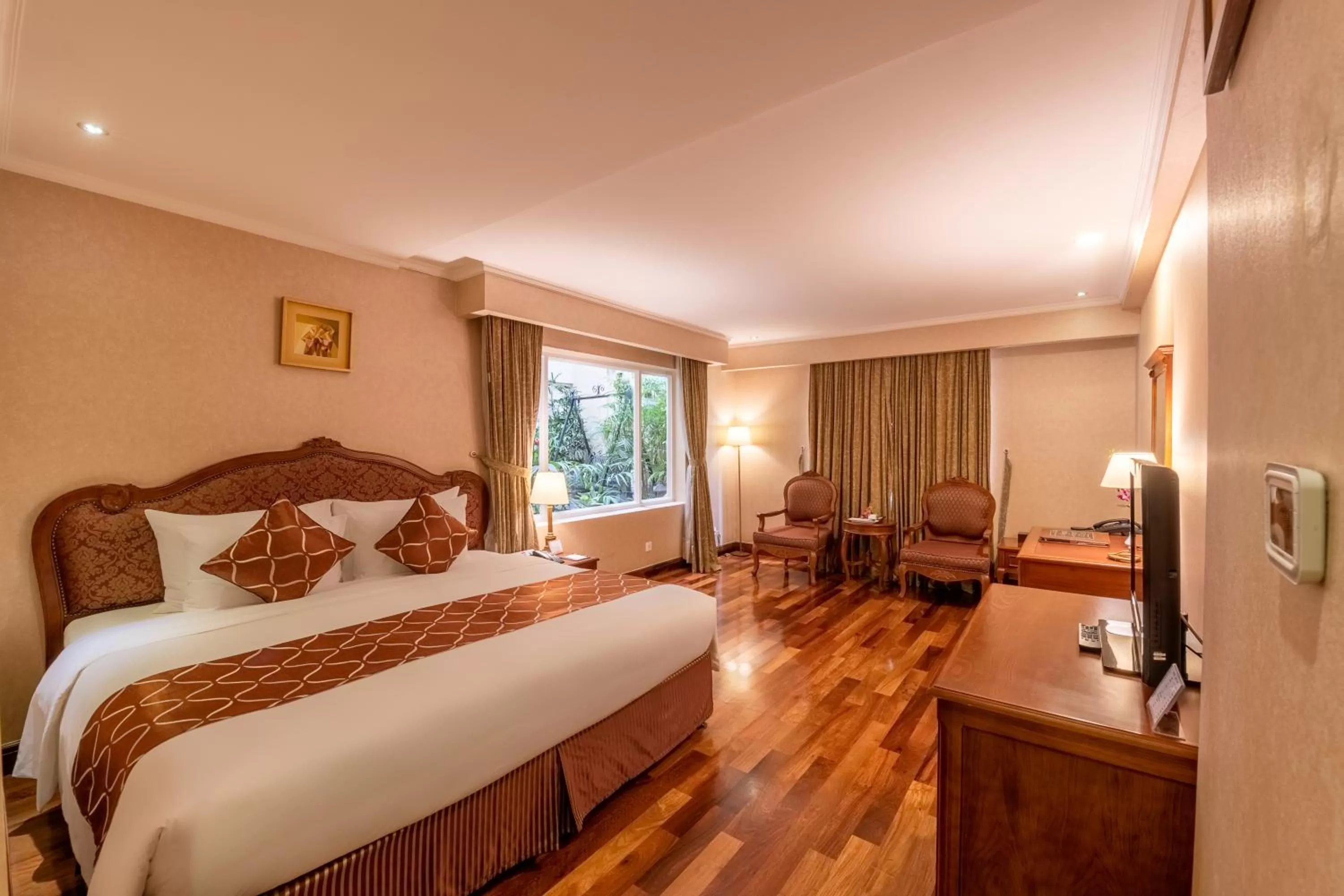 Bedroom, Bed in Hotel Grand Saigon