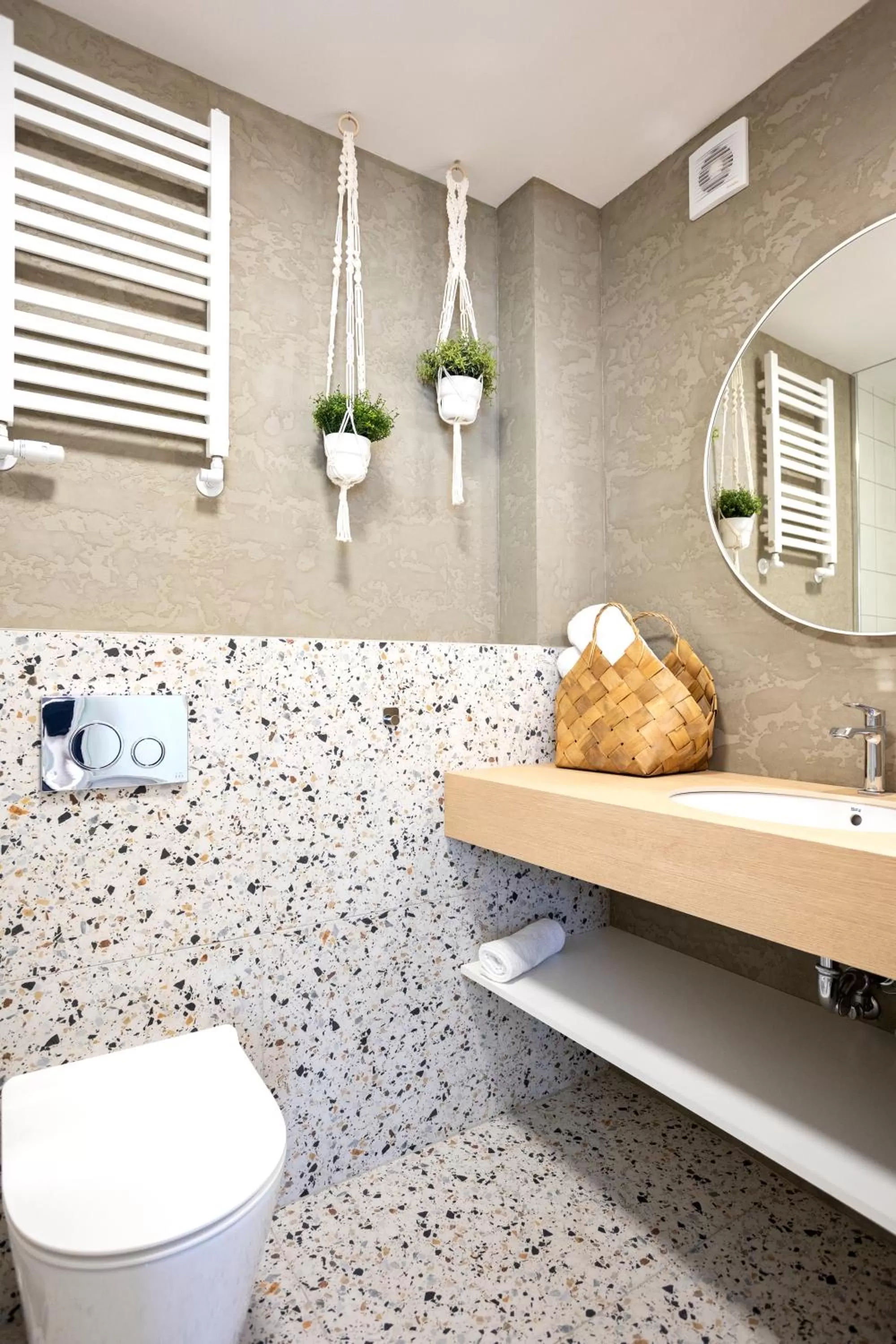 Shower in Szuflada Rooms