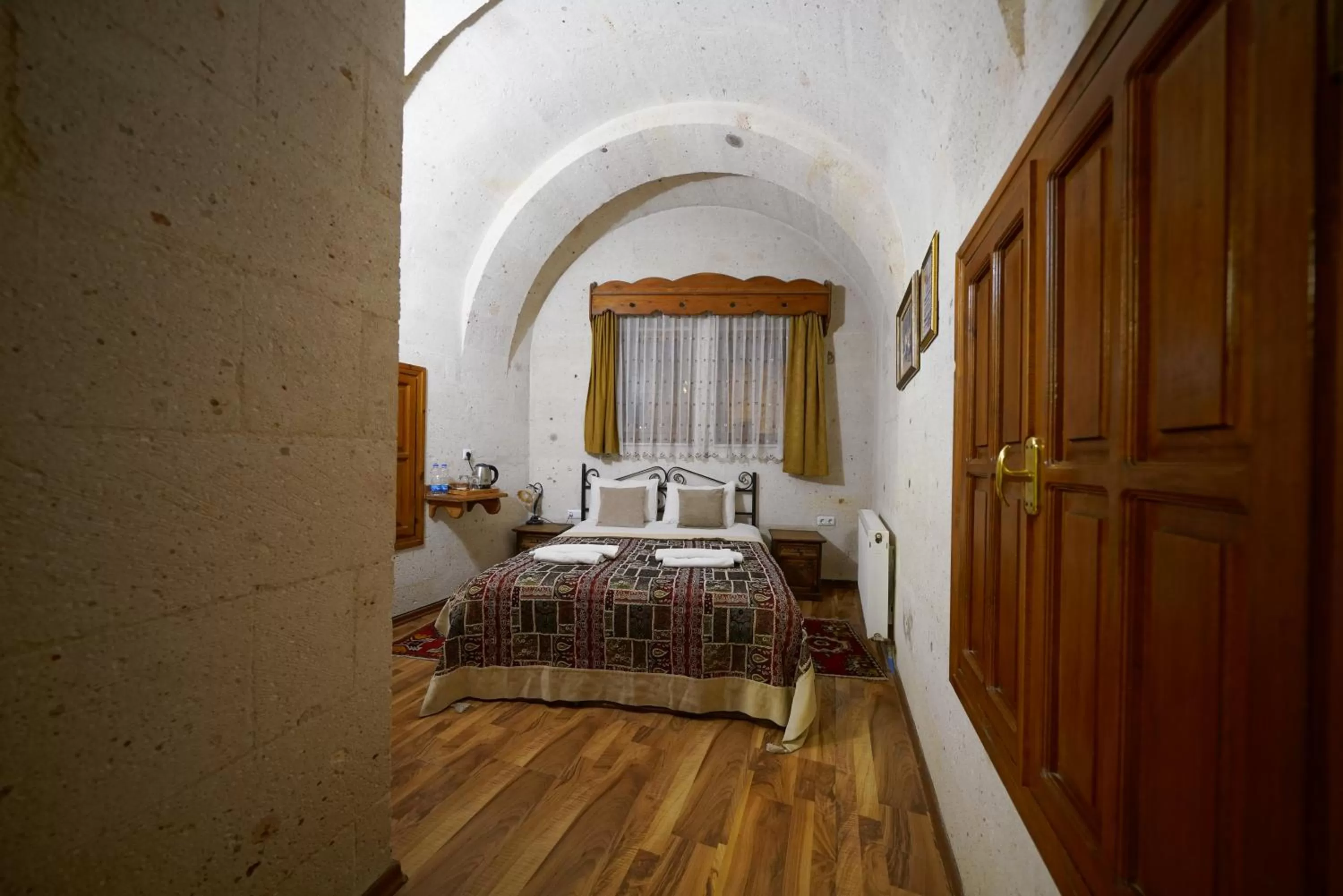 Photo of the whole room, Bed in Arch Palace