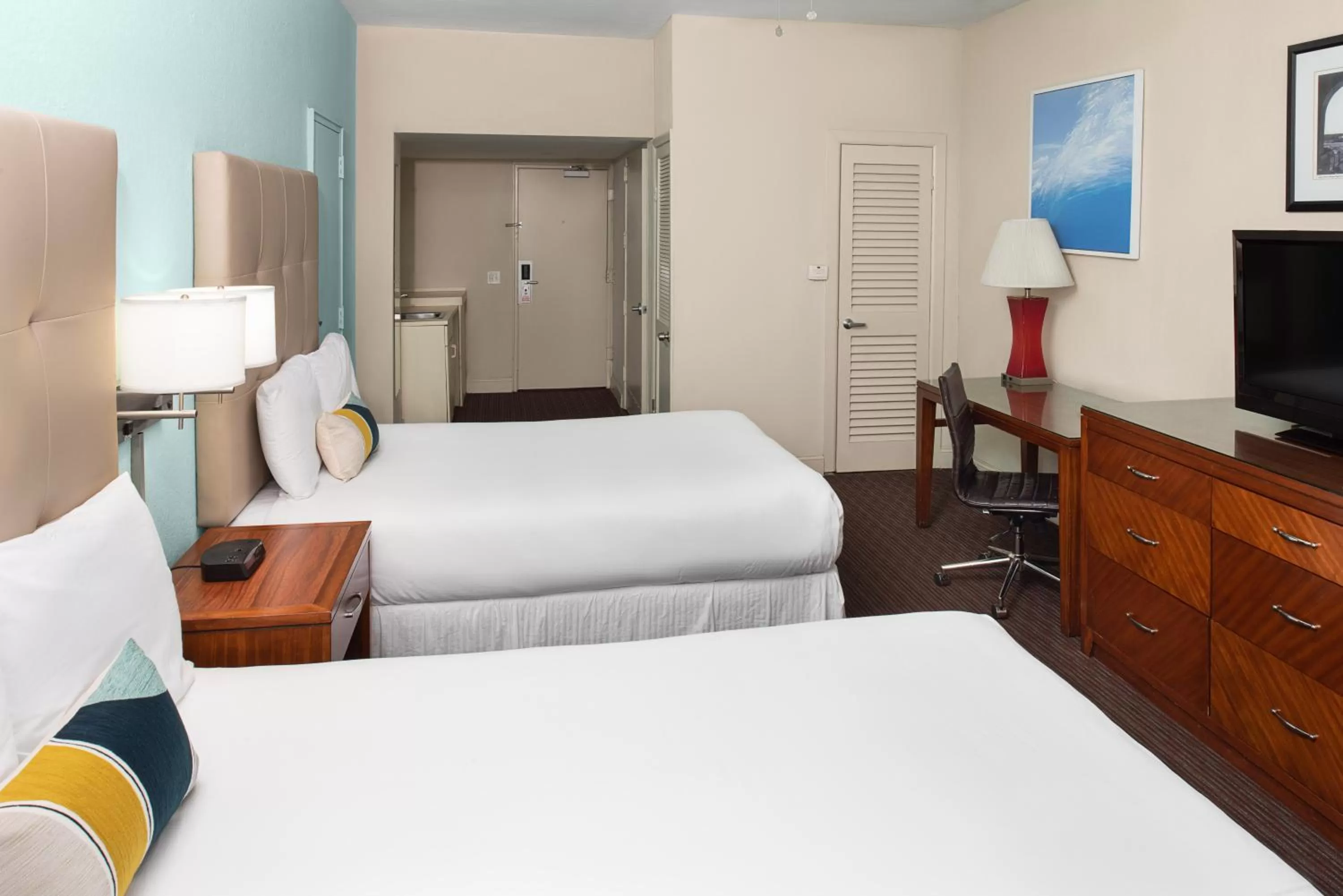 Bedroom, Bed in Sherry Frontenac Oceanfront