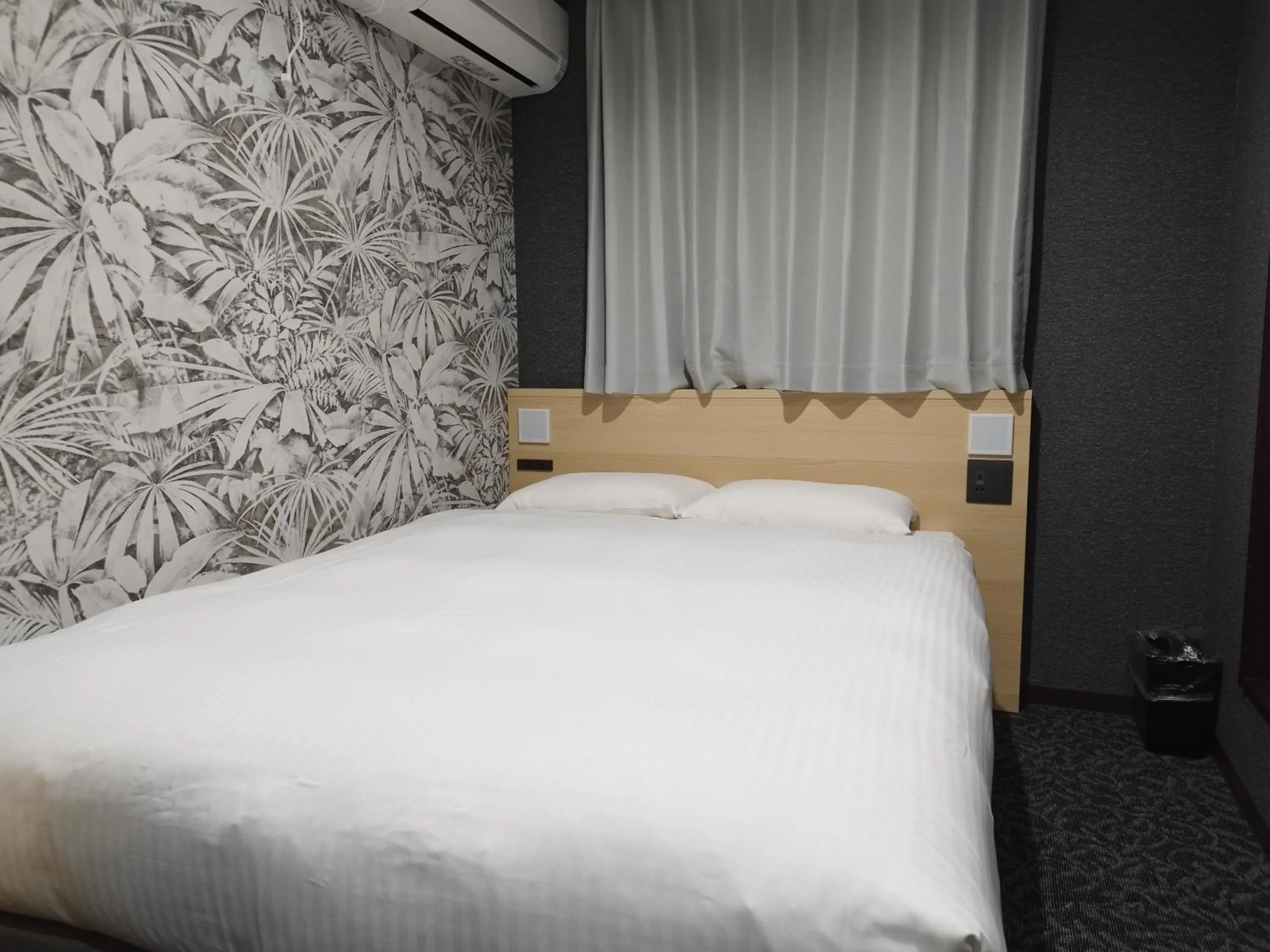 Photo of the whole room, Bed in Hotel Shin-Imamiya