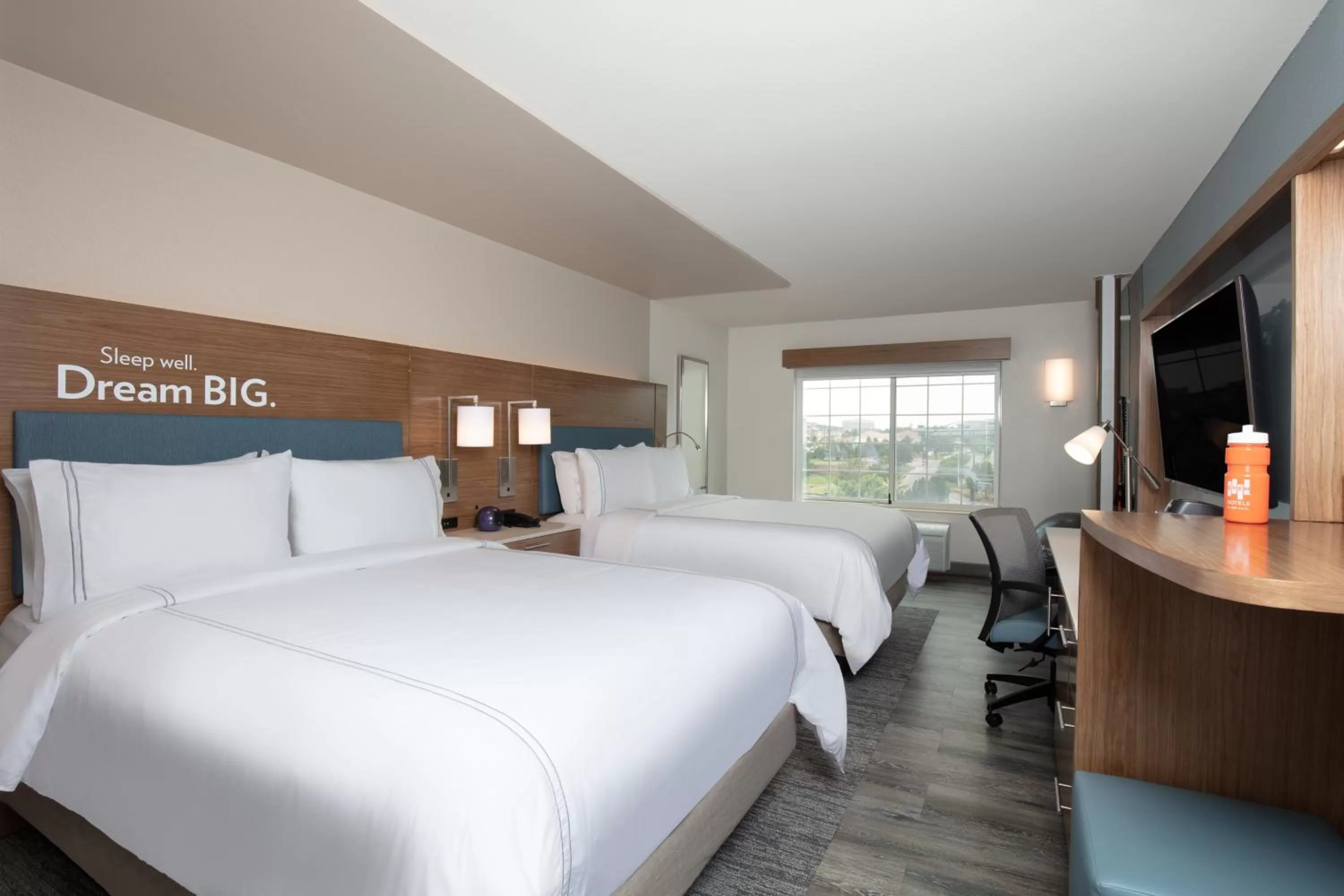 Photo of the whole room, Bed in EVEN Hotels Denver Tech Center-Englewood by IHG