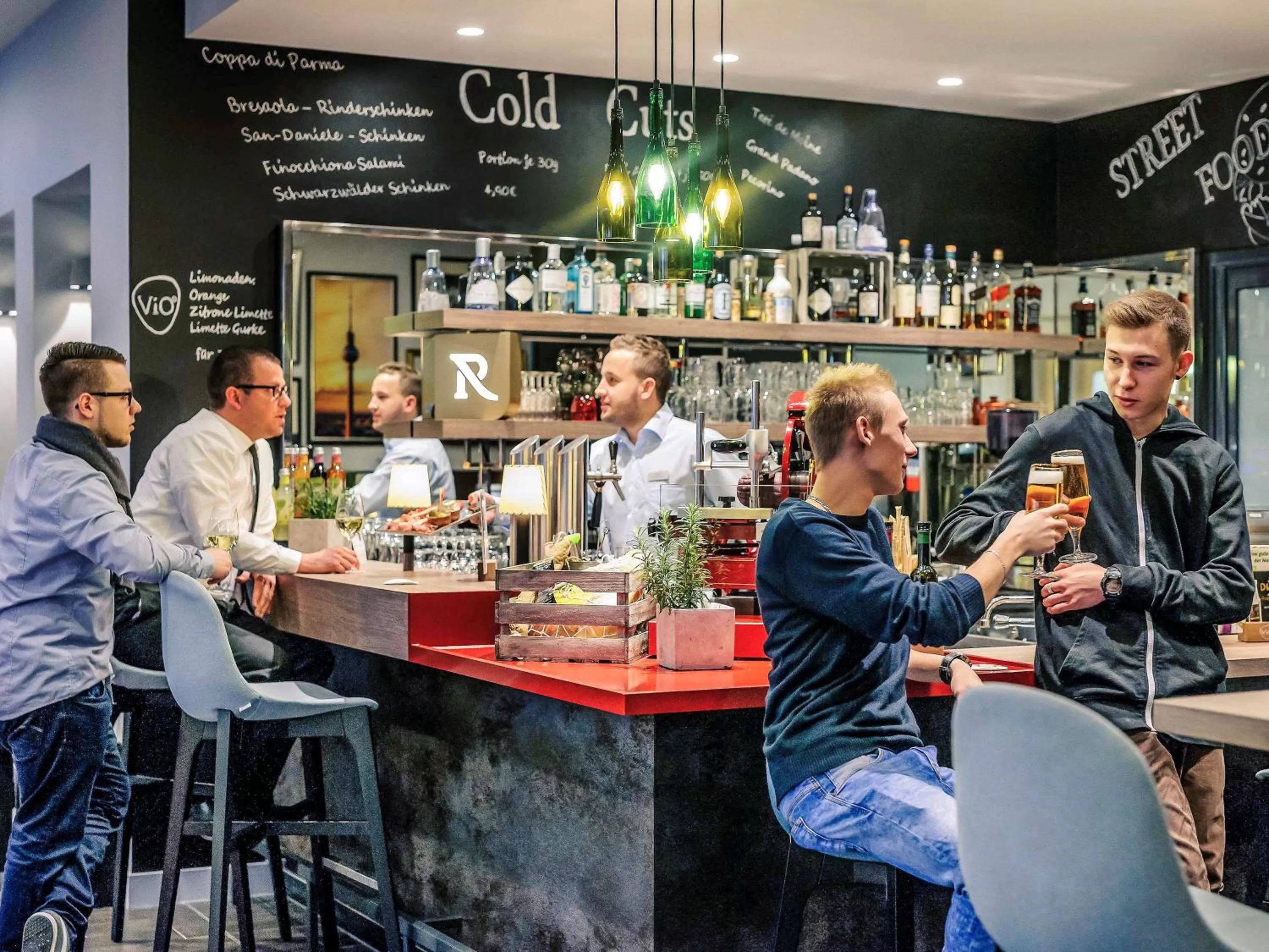 Lounge or bar in Mercure Hotel & Residenz Berlin Checkpoint Charlie