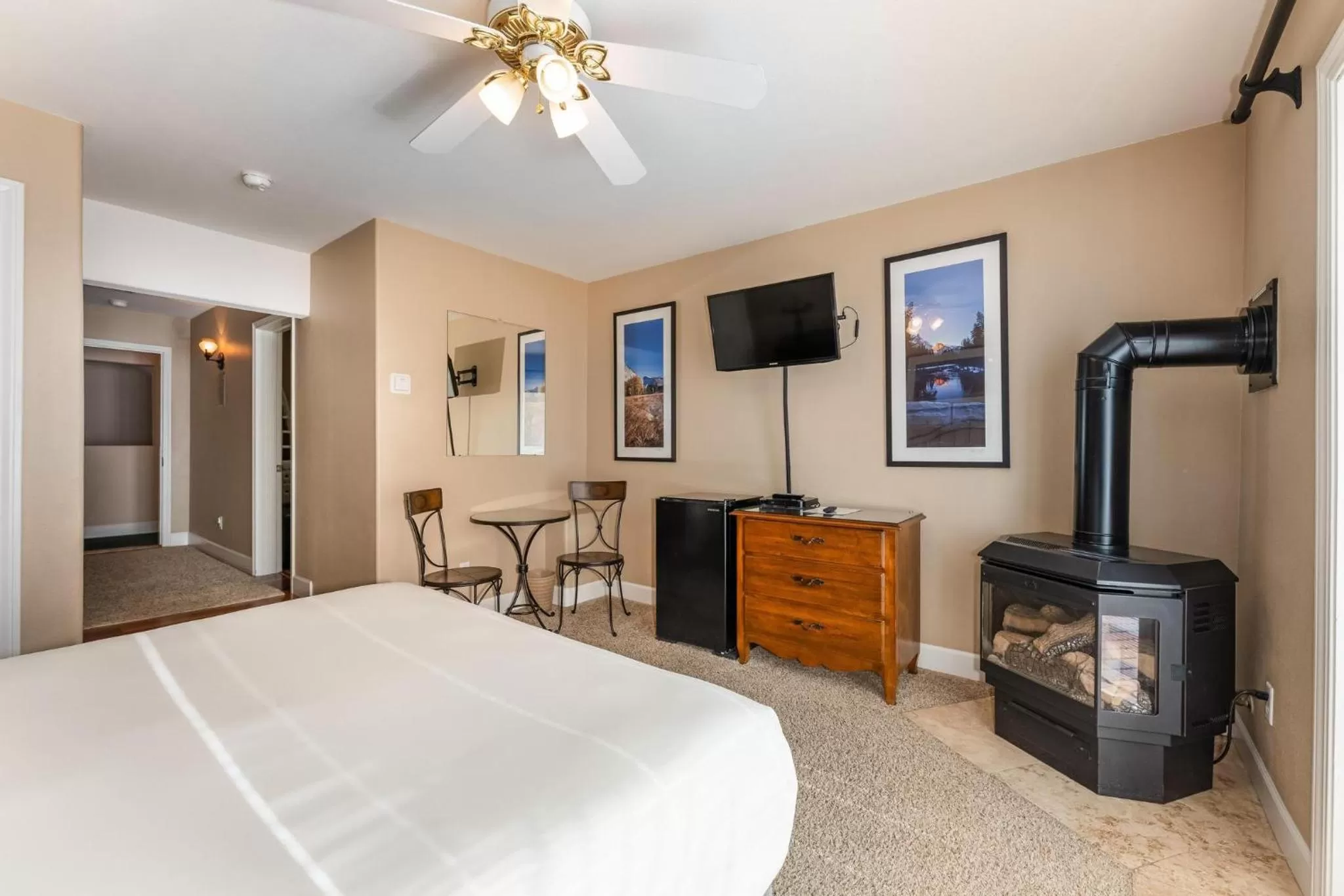 Bedroom, Bed in Big Creek Inn