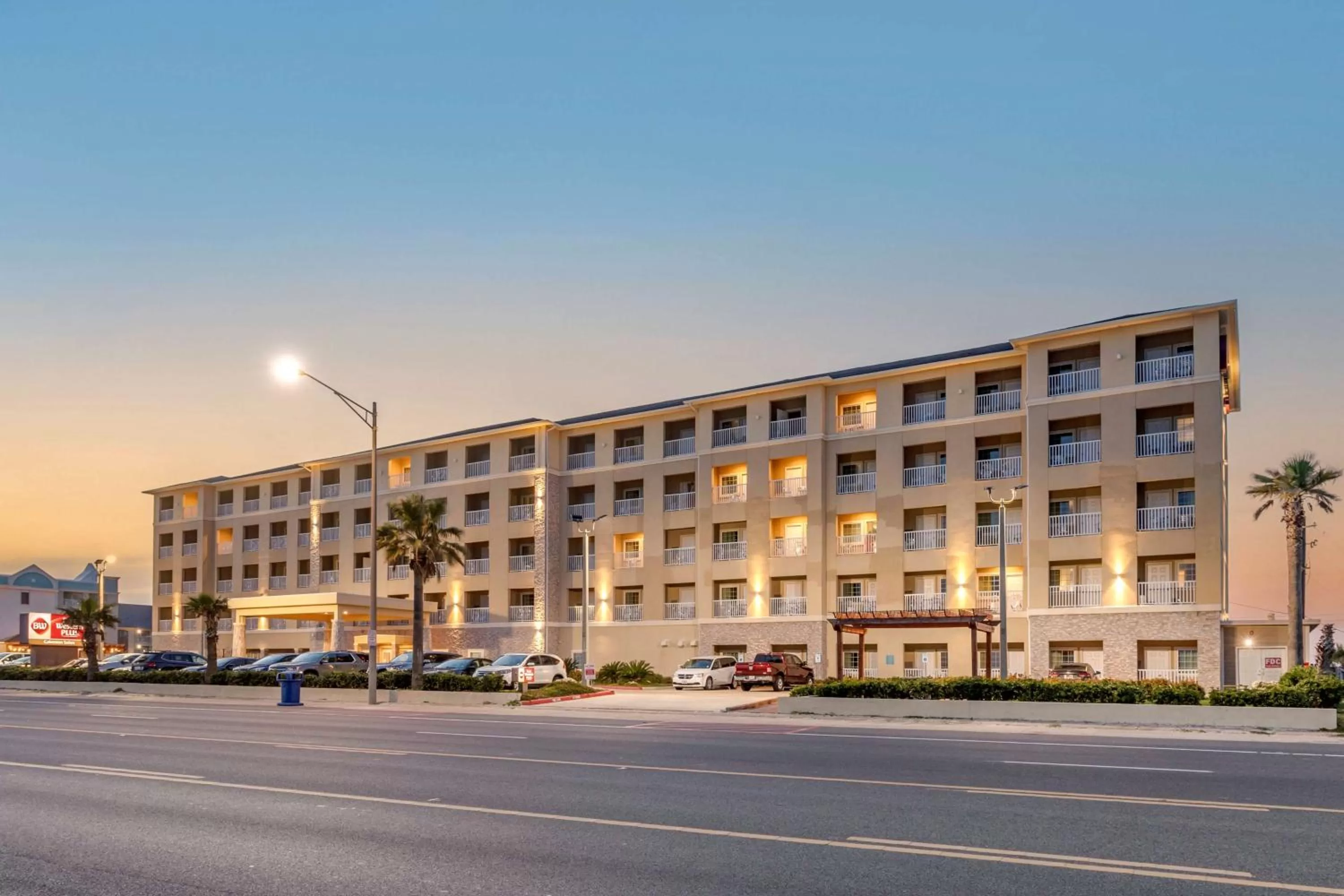 Property building in Best Western Plus Galveston Suites