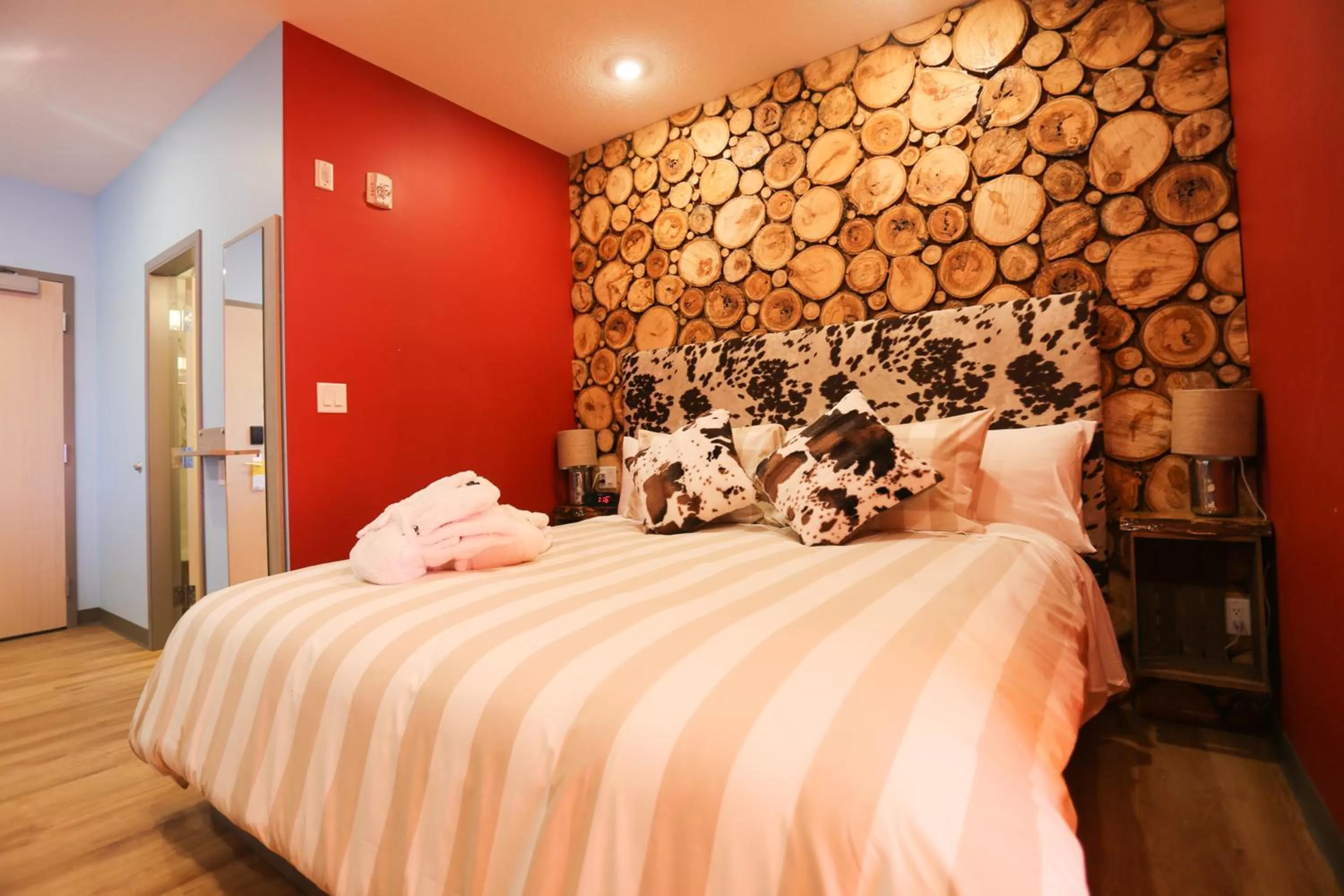 Bed in Days Inn by Wyndham Calgary North Balzac