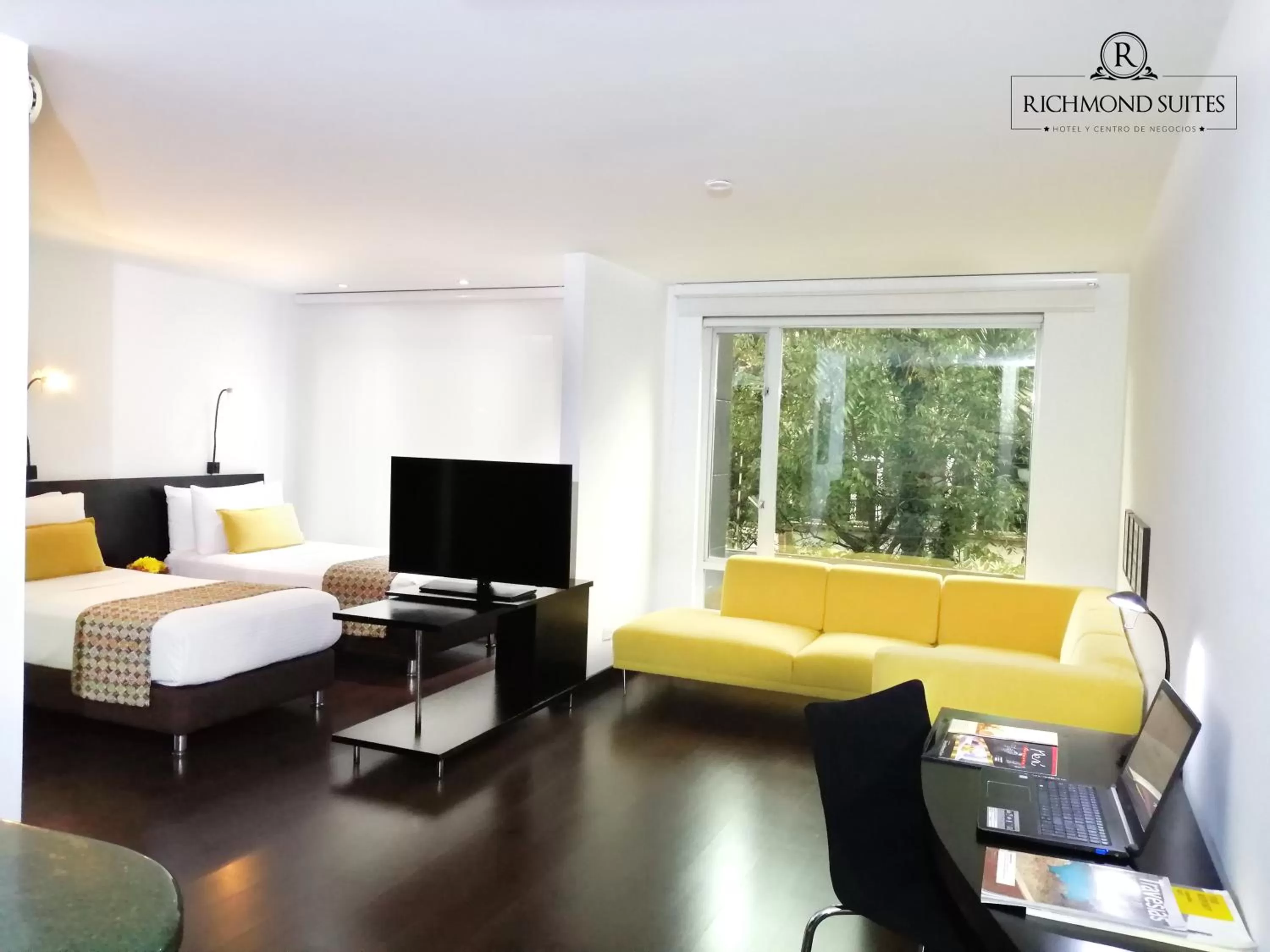 Living room, Bed in Richmond Suites Hotel