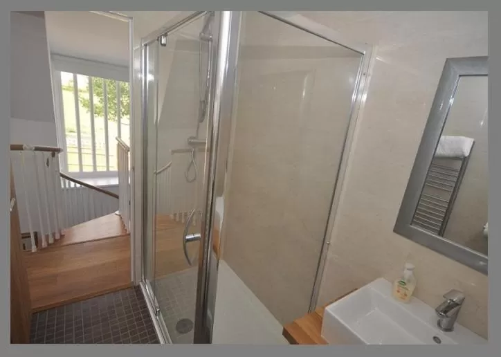 Bathroom in Court Farm Barns