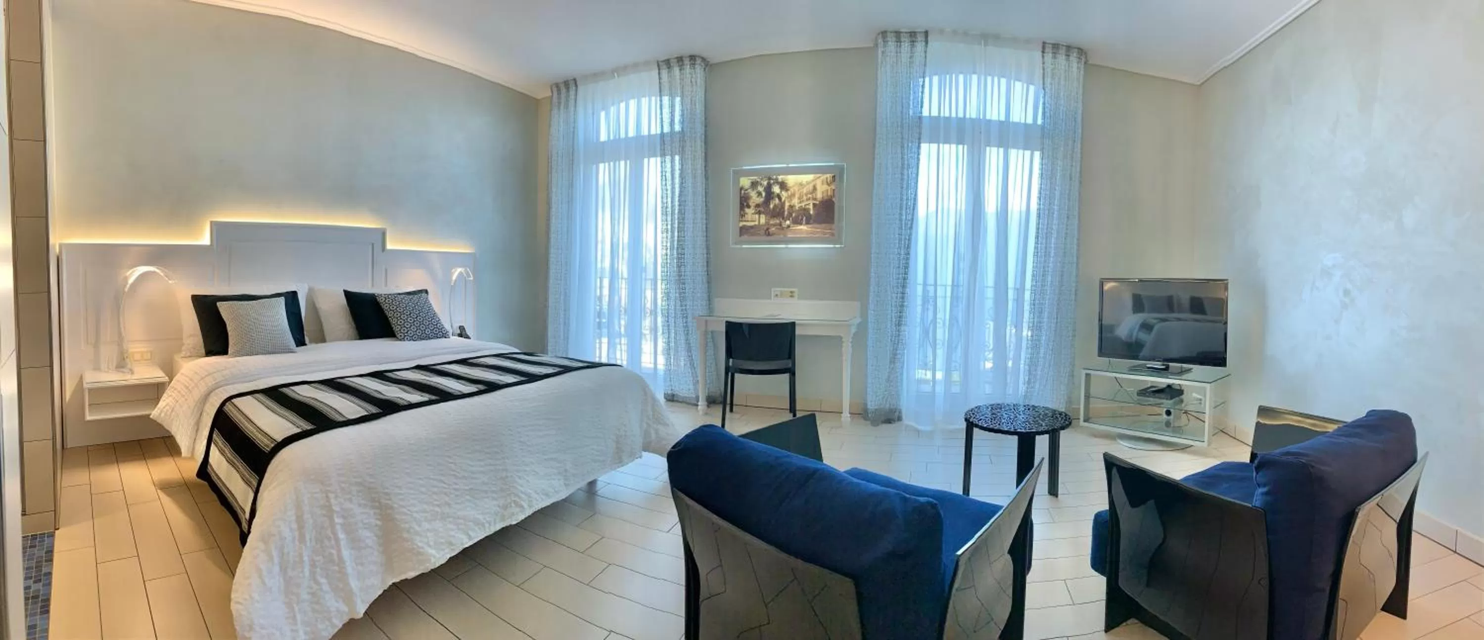 Bed in Continental Parkhotel