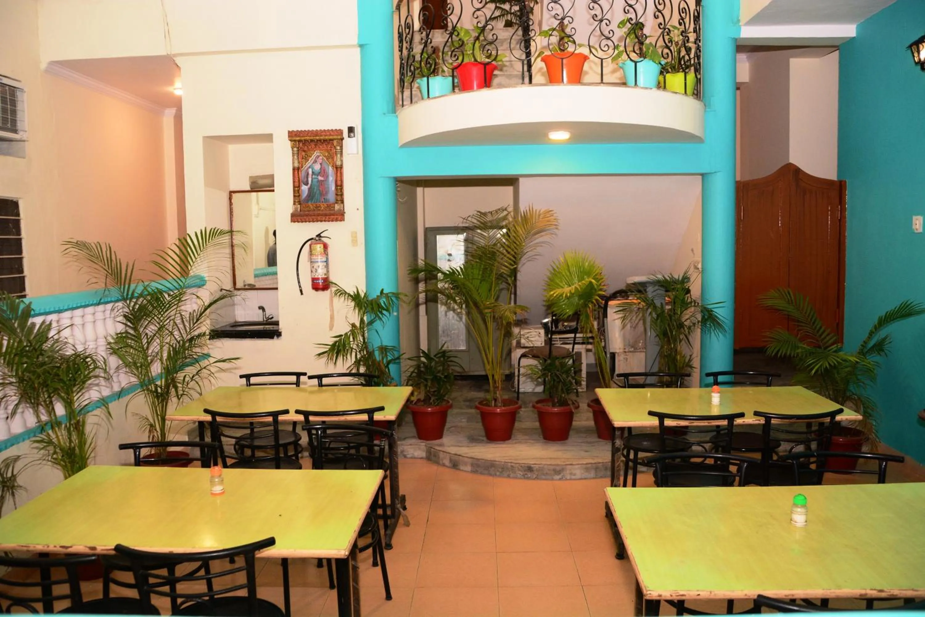 Restaurant/places to eat in Hotel Sugandh Retreat- Near Sindhi Camp Bus station