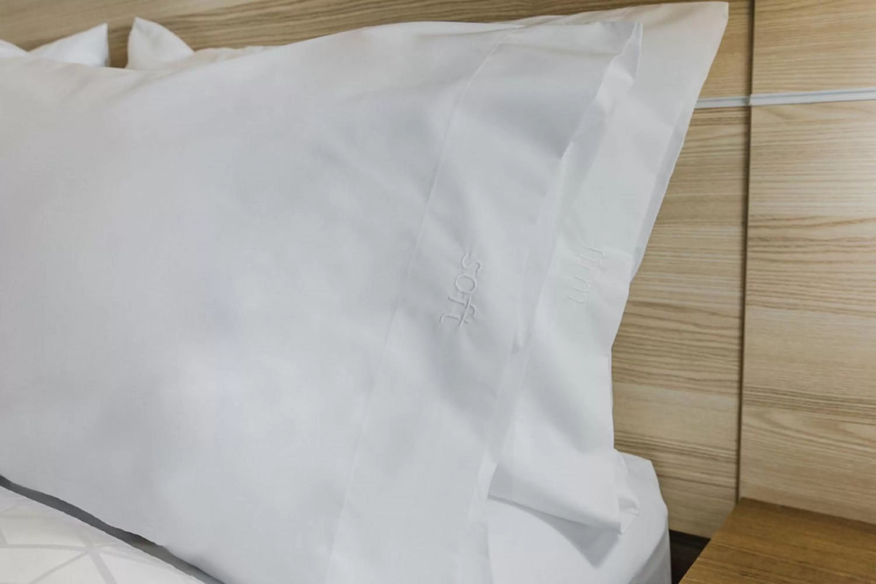 Photo of the whole room, Bed in Holiday Inn Express & Suites Edmonton N - St Albert by IHG