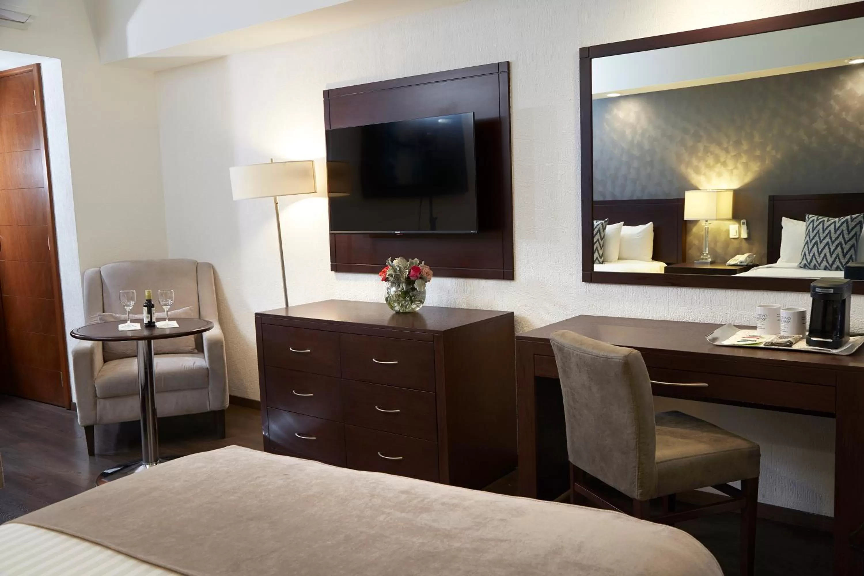 TV and multimedia, Bed in Ejecutivo Express Guadalajara Providencia - Av México