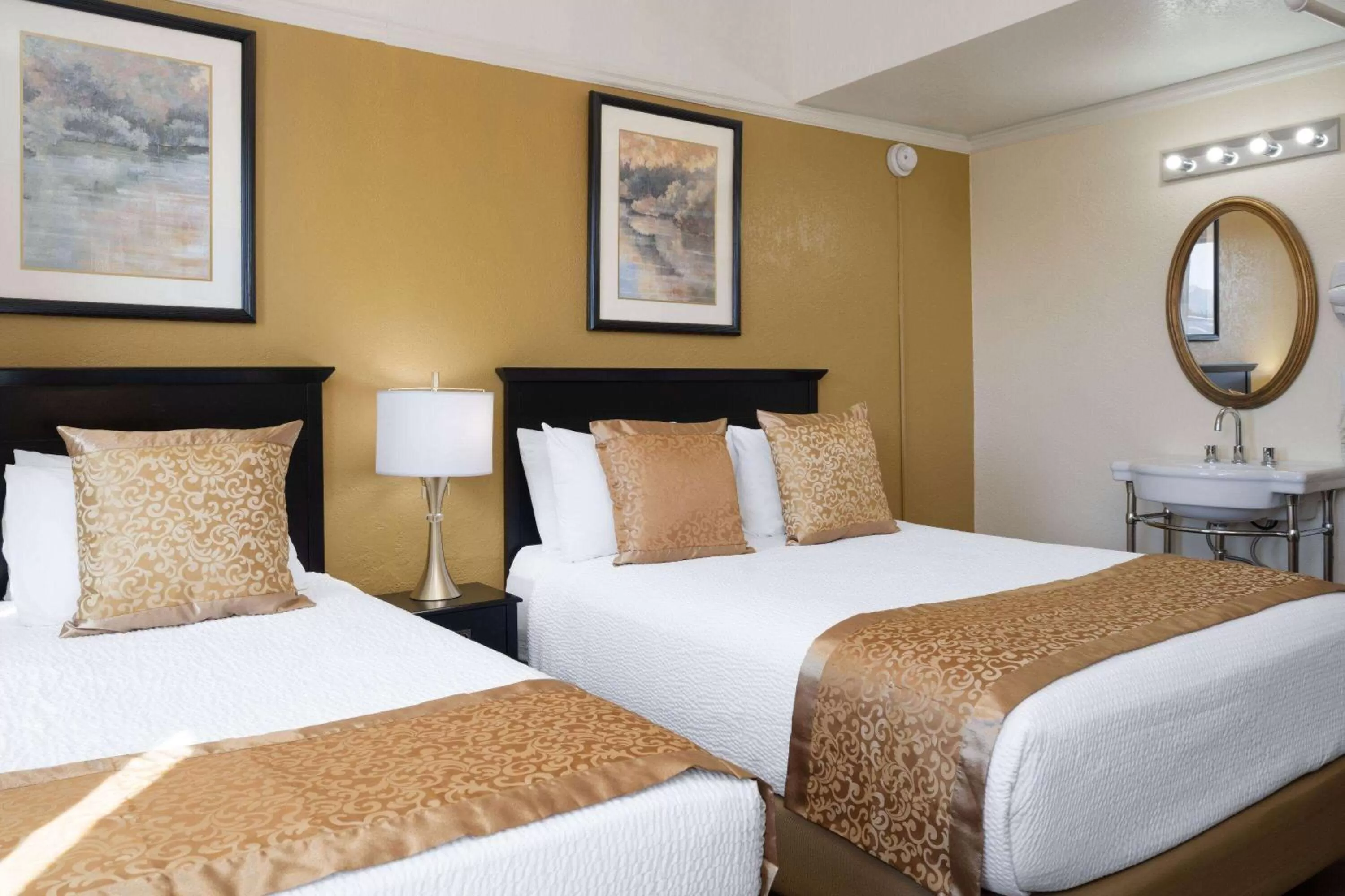 Bed in Gilmore Hotel, Trademark Collection by Wyndham