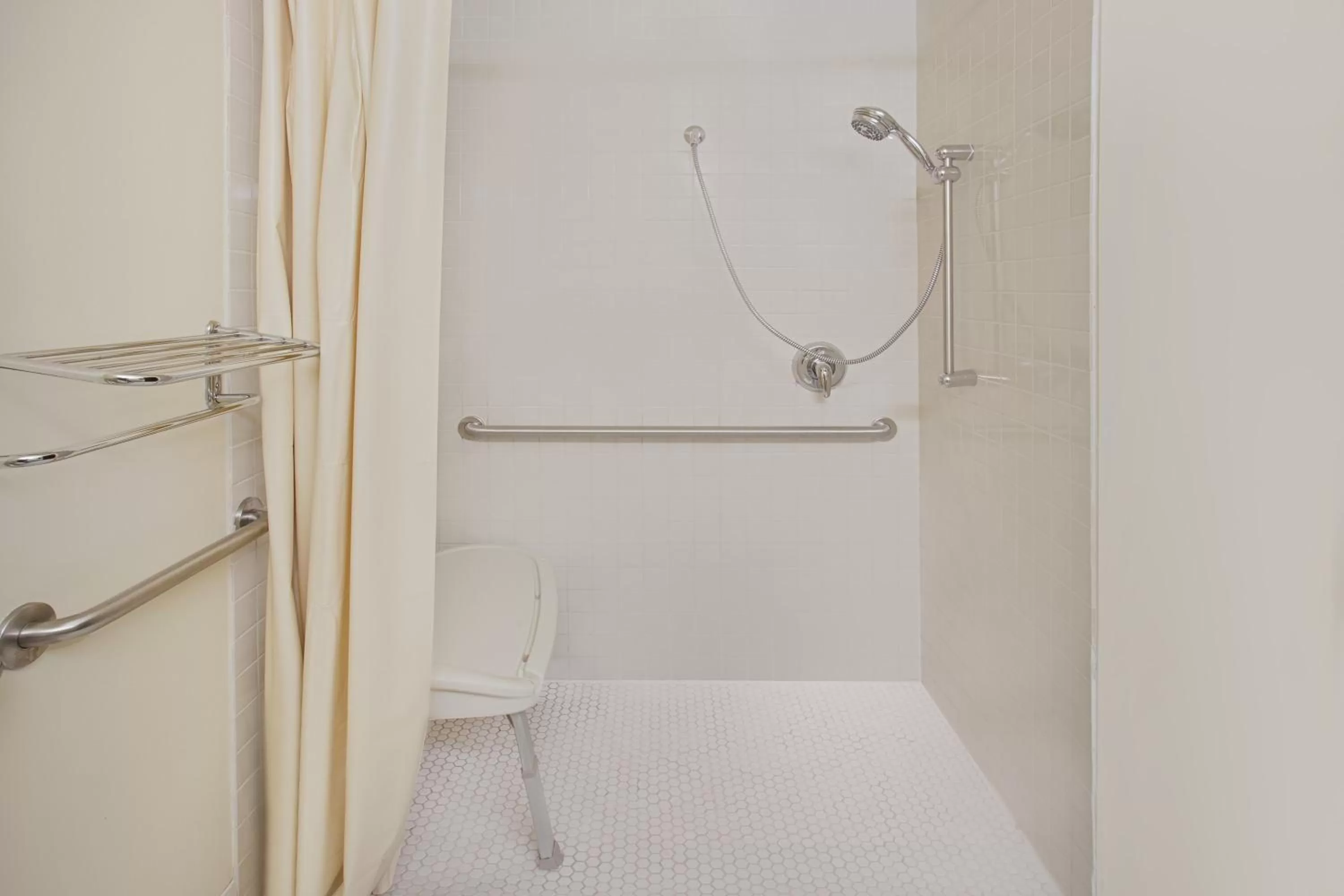 Bathroom, Bed in Microtel Inn & Suites by Wyndham Holland