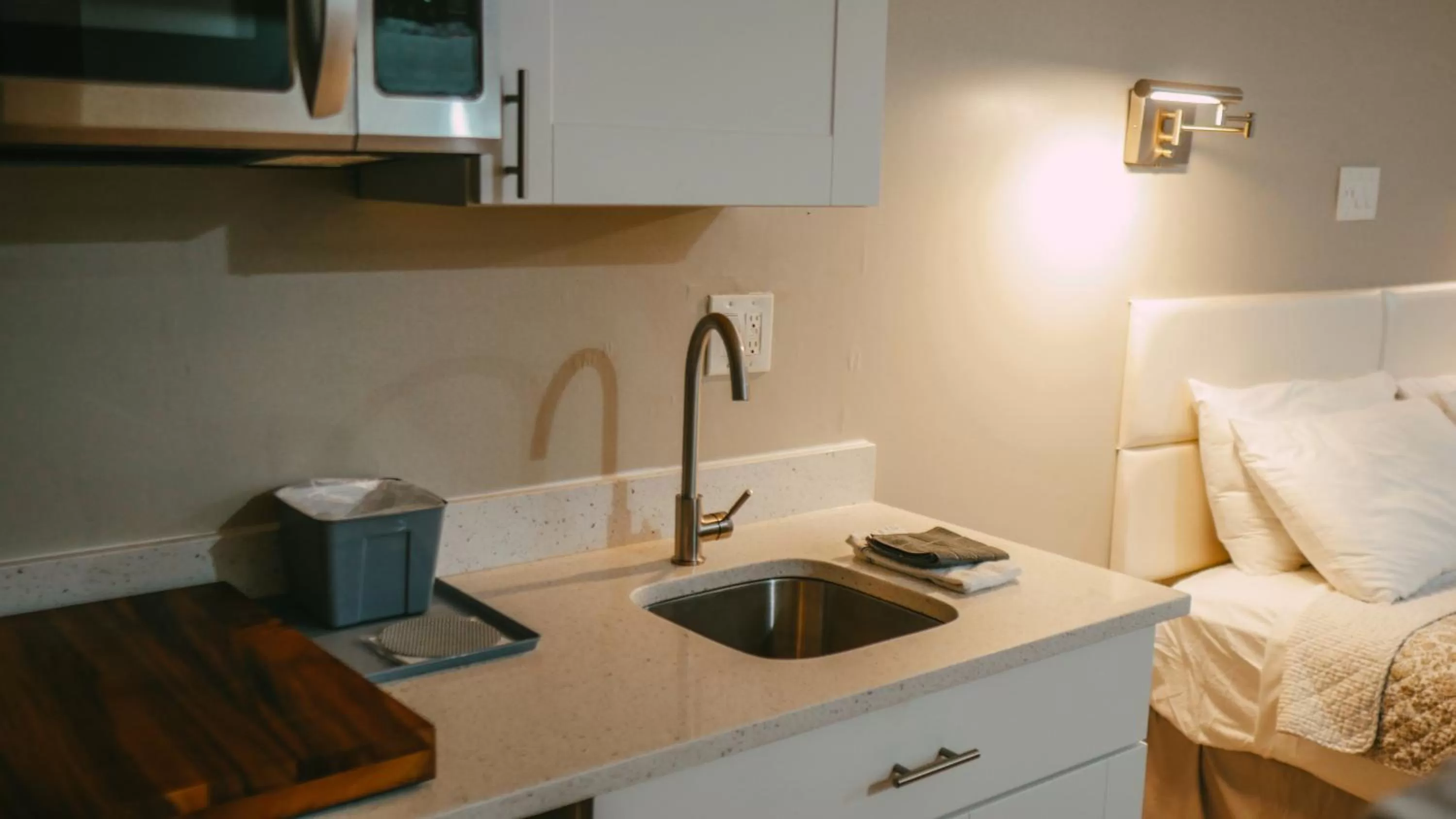 Kitchen/Kitchenette in The Atlantic Motel