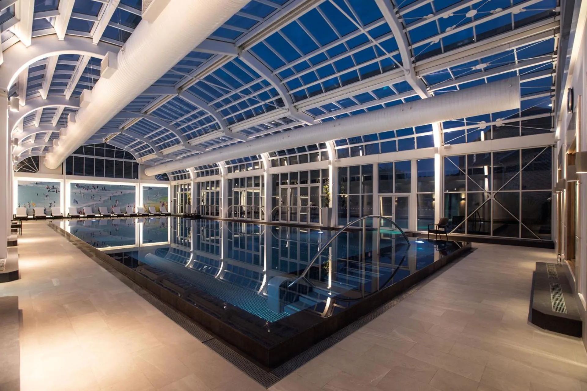Swimming pool in Four Seasons Hotel Hampshire