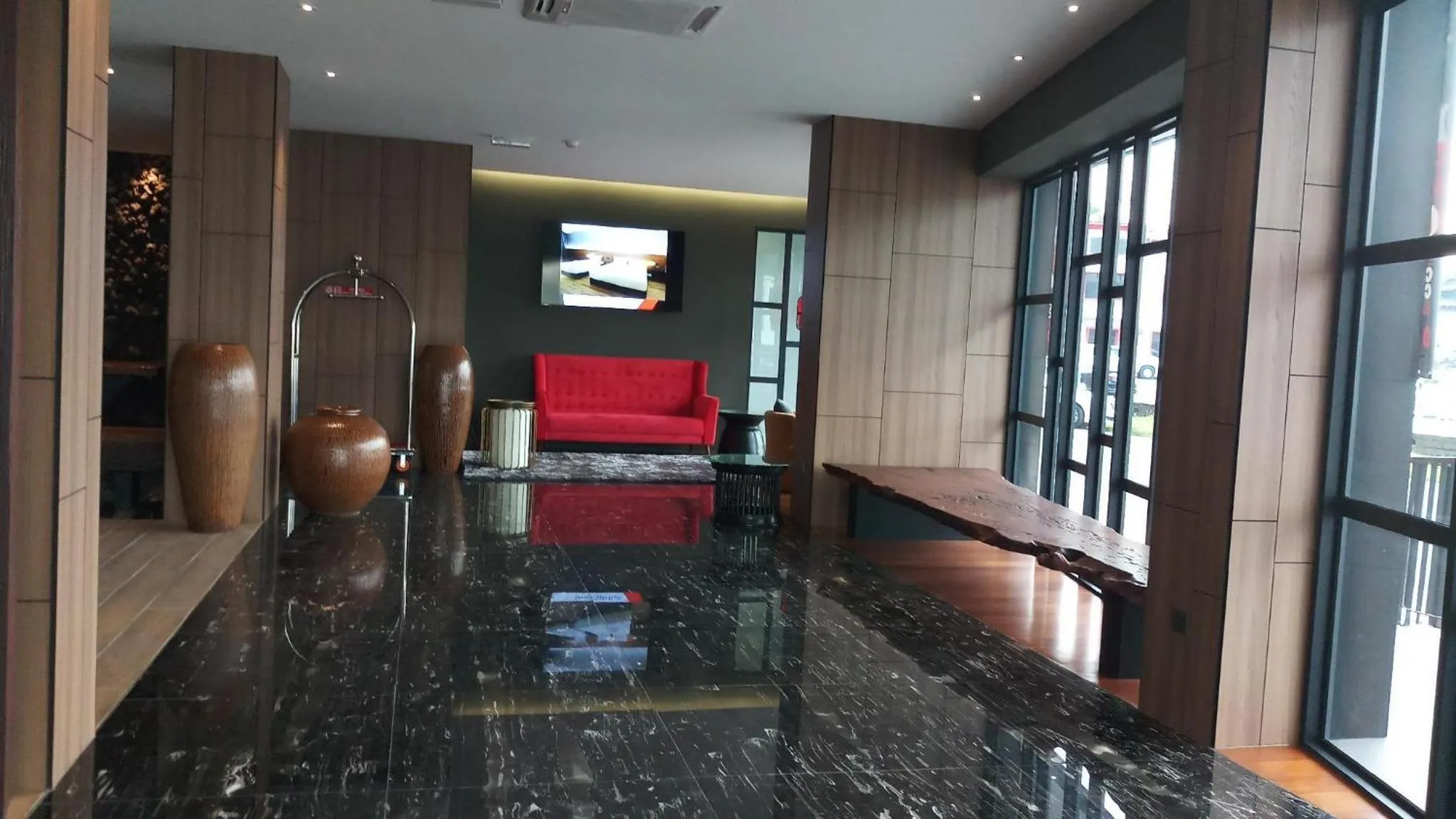 Lobby or reception in Roxy Hotel Padungan