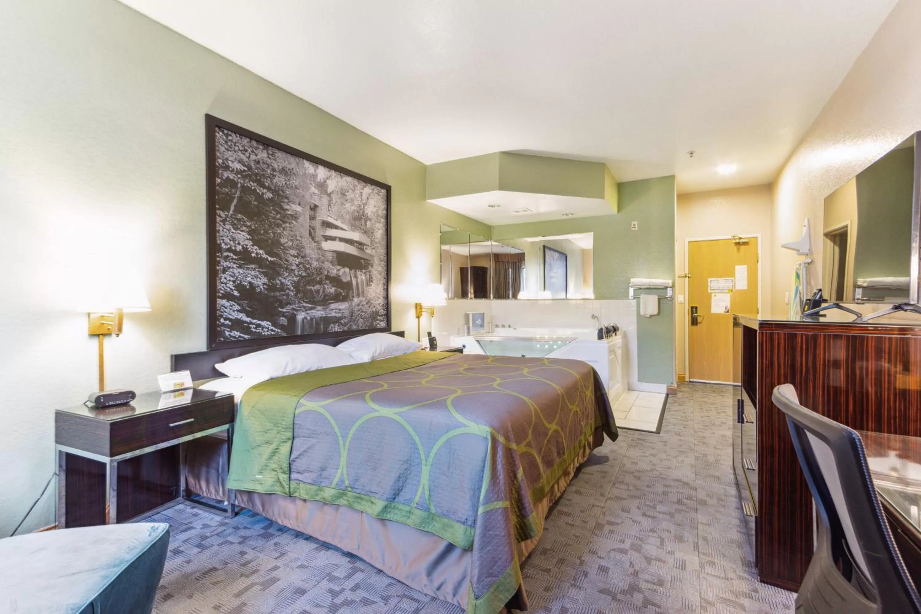 Bedroom, Bed in Super 8 by Wyndham Uniontown PA