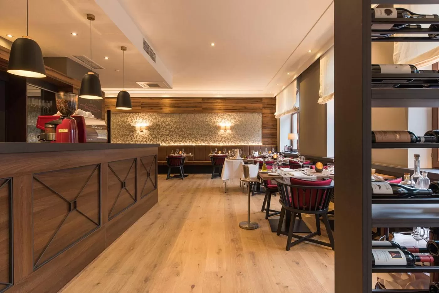 Restaurant/places to eat in Hotel Bayerischer Hof