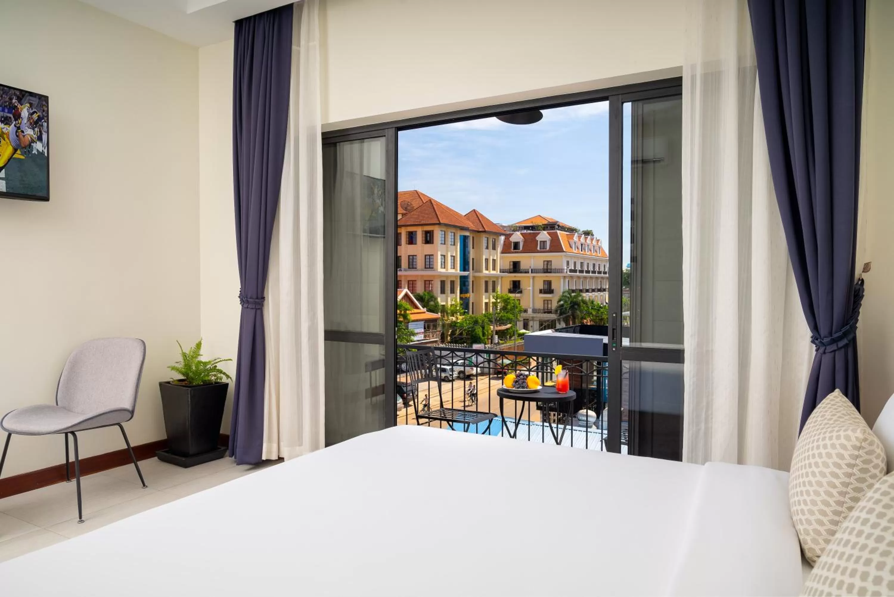 Balcony/Terrace, Bed in Blanc Smith Residence