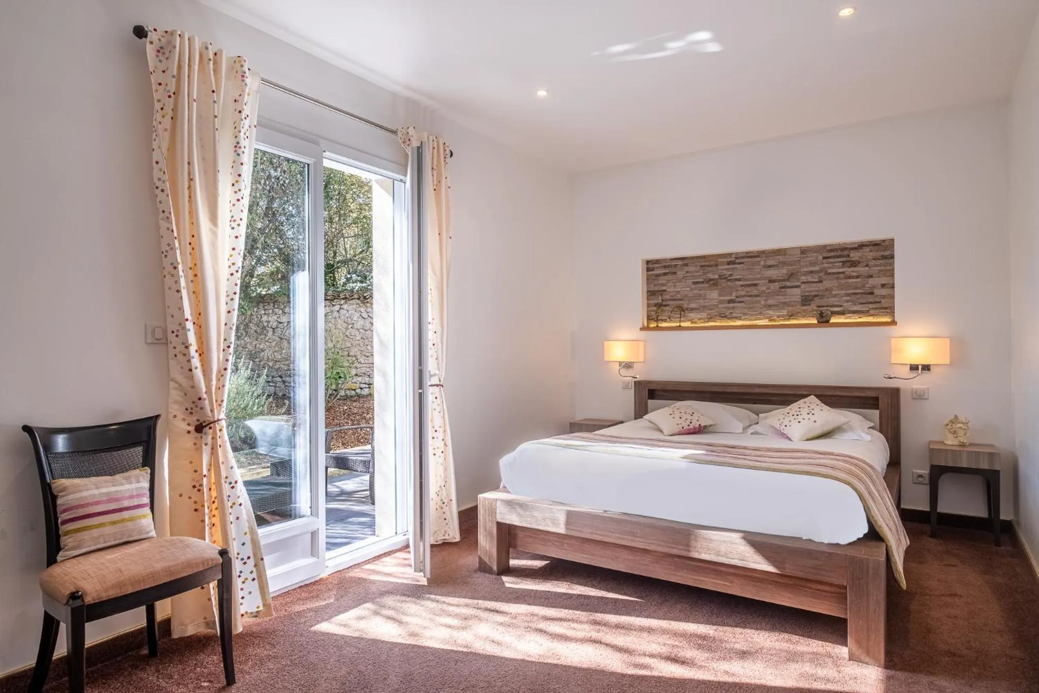 Bedroom, Bed in Domaine de l'Echassier, The Originals Relais