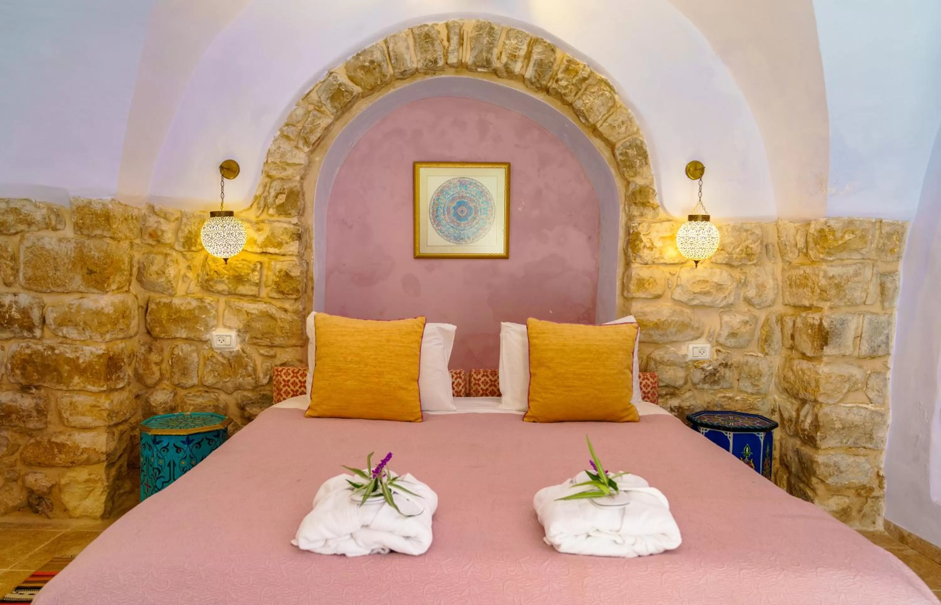 Bed in The Way Inn - Boutique Suites