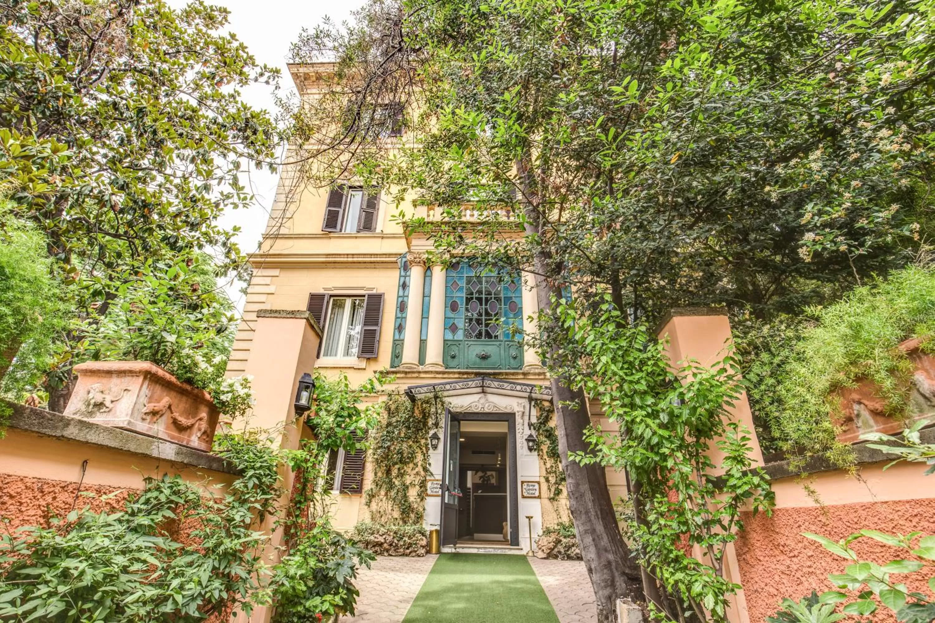 Facade/entrance in Rome Garden Hotel